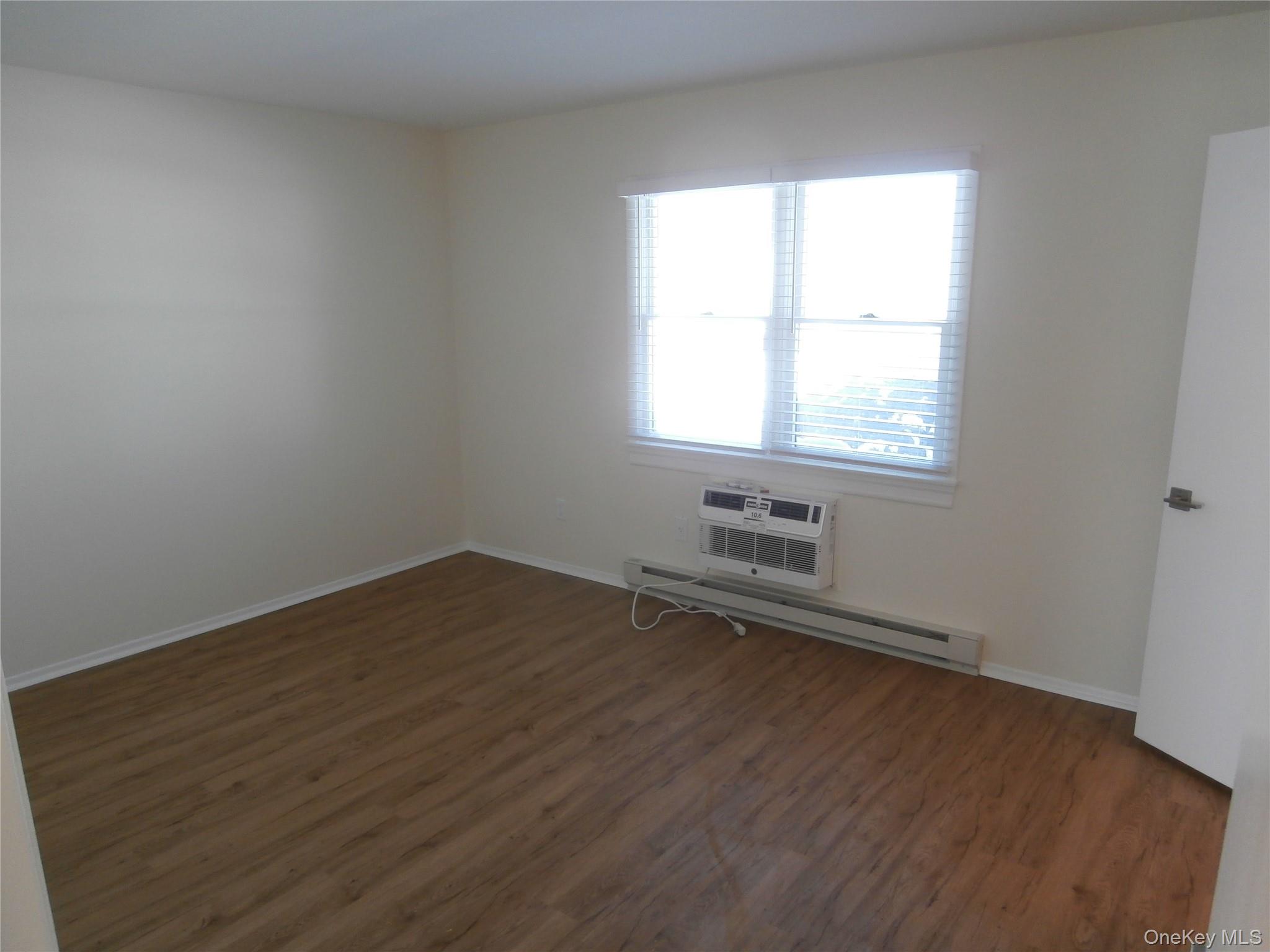 #7 photo, 1000 9th Street, सफ़ोक काउंटी Greenport , NY 11944