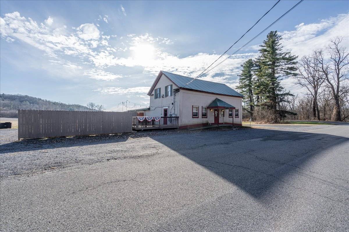 #46 photo, 42 Old Schuylerville Rd, Greenwich , NY 12834