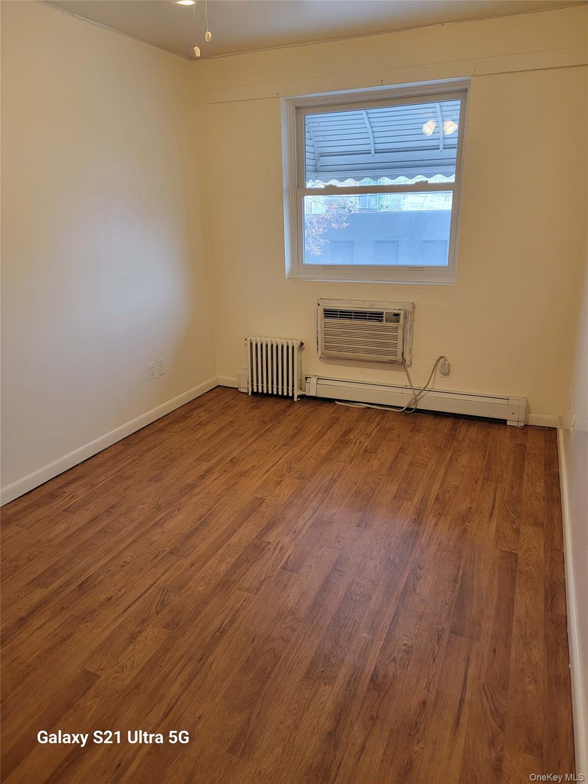 #5 photo, 48-82 37th Street, Long Island City , NY 11101