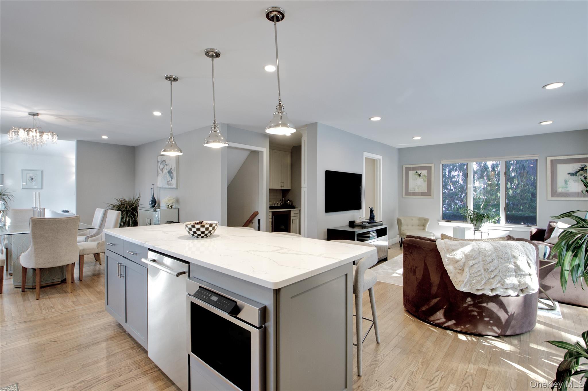 #9 photo, 24 Hillcrest Avenue, नासाउ काउंटी Roslyn , NY 11576