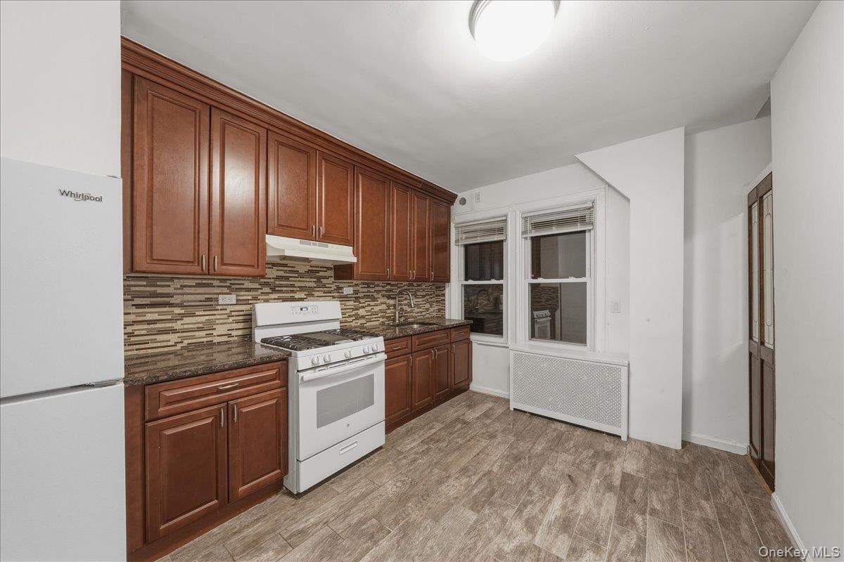 #10 photo, 5783 Mosholu Avenue, Bronx , NY 10471