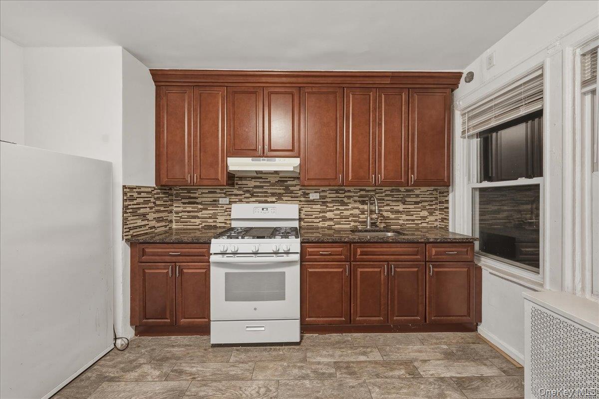 #12 photo, 5783 Mosholu Avenue, Bronx , NY 10471