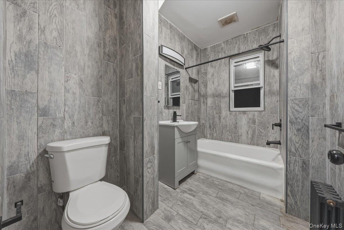 #13 photo, 5783 Mosholu Avenue, Bronx , NY 10471