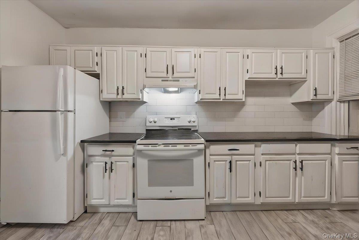 #17 photo, 5783 Mosholu Avenue, Bronx , NY 10471