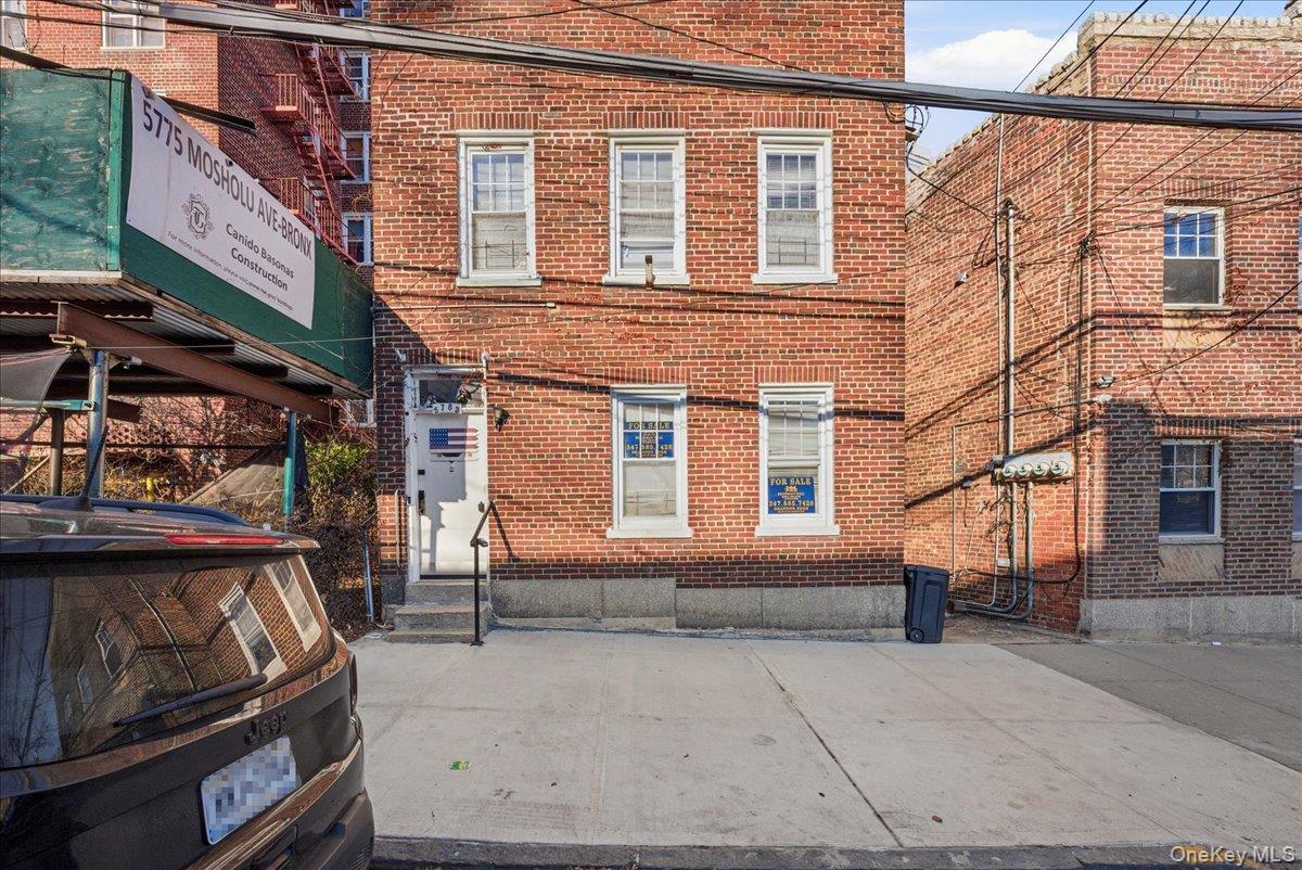 #4 photo, 5783 Mosholu Avenue, Bronx , NY 10471