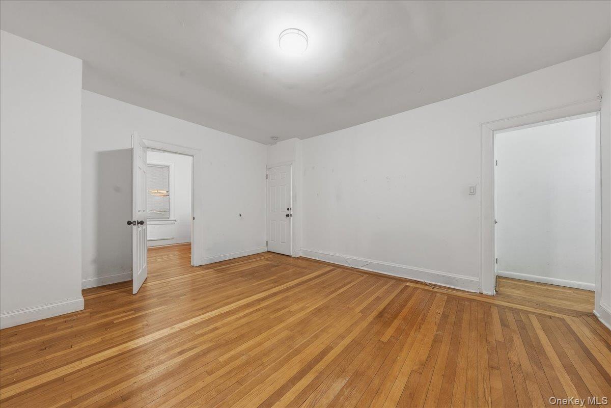 #6 photo, 5783 Mosholu Avenue, Bronx , NY 10471