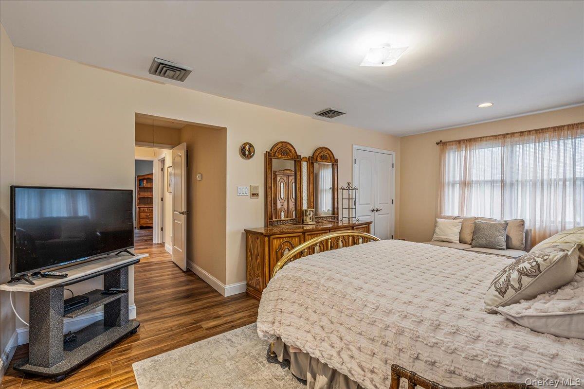 #17 photo, 150-38 24th Avenue, Whitestone , NY 11357