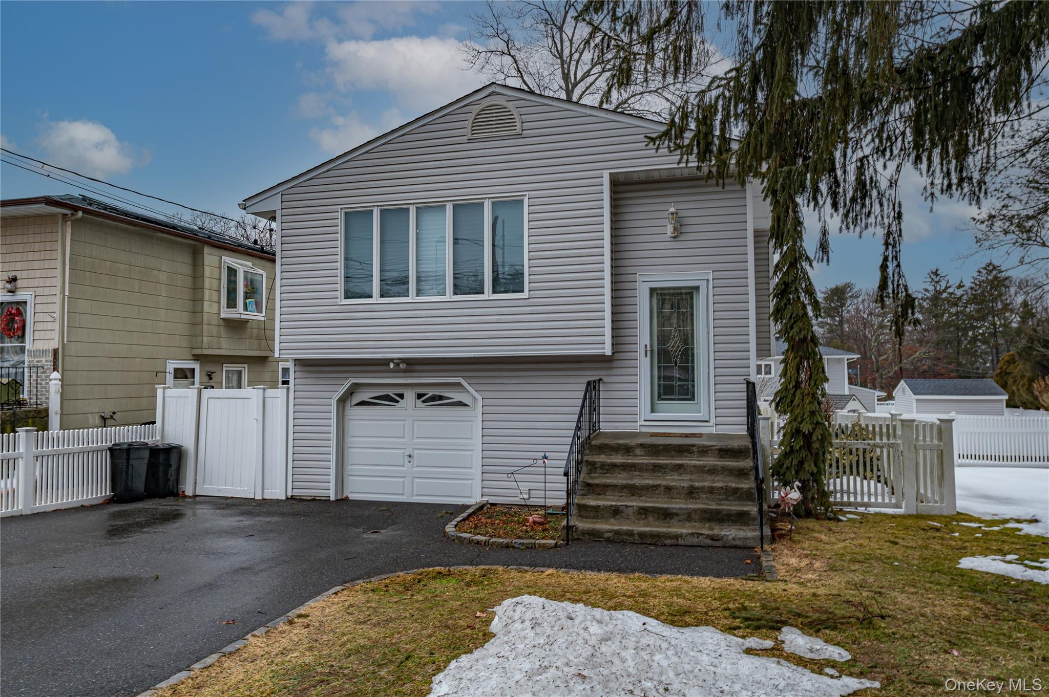 #1 photo, 345 Collington Drive, Саффолк ‖ Ronkonkoma , NY 11779