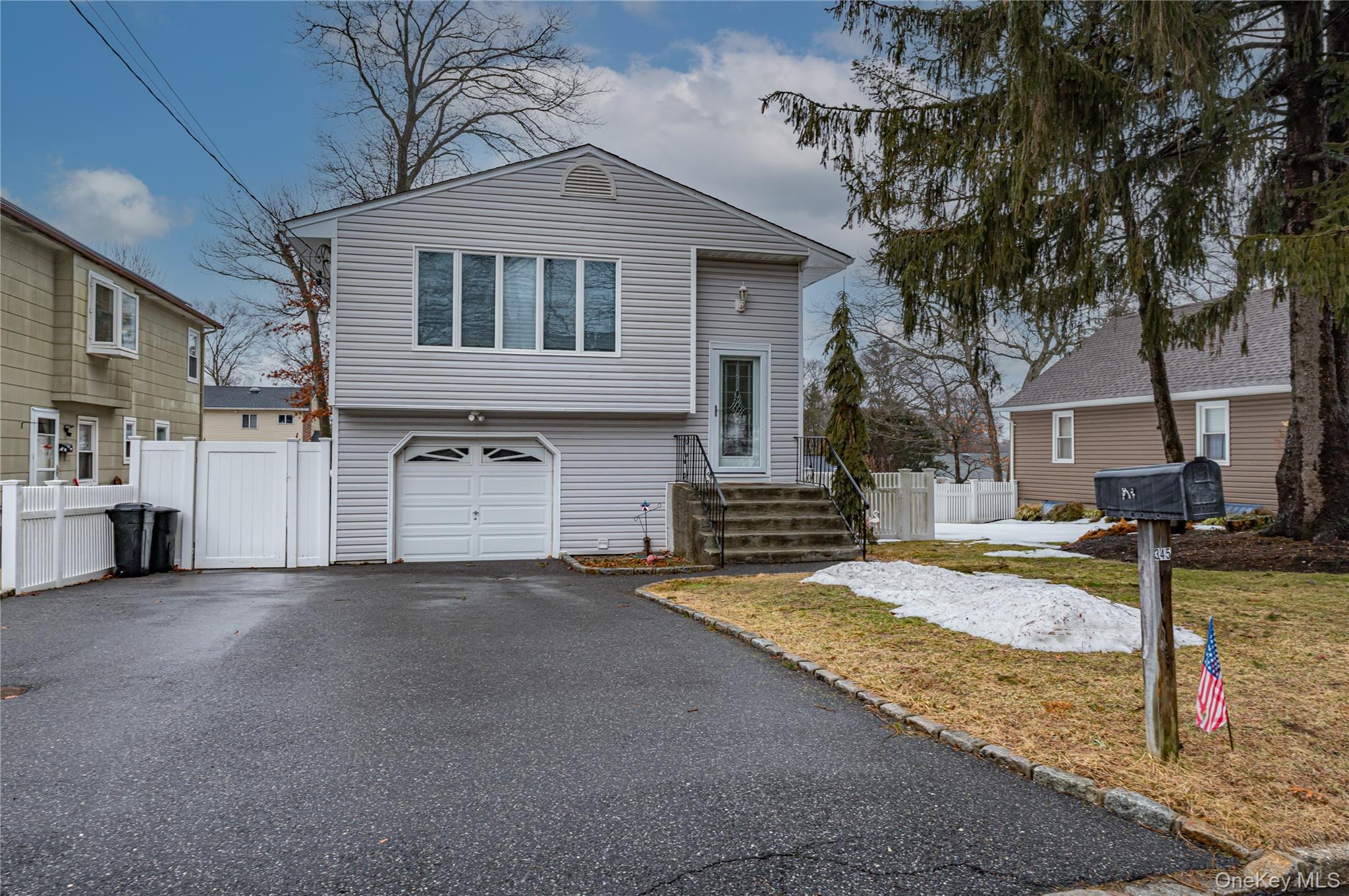 #2 photo, 345 Collington Drive, Саффолк ‖ Ronkonkoma , NY 11779