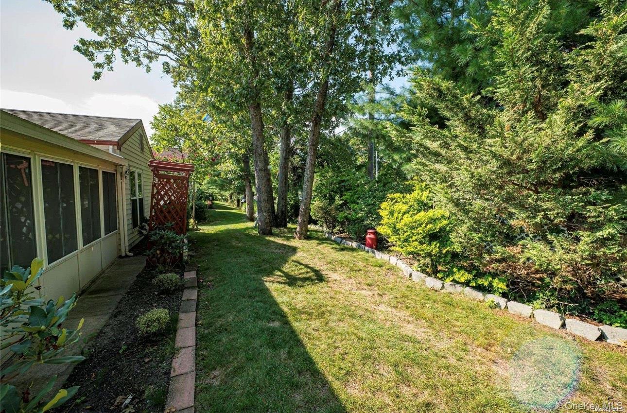 #12 photo, 2 Bedford Court, Саффолк ‖ Ridge , NY 11961