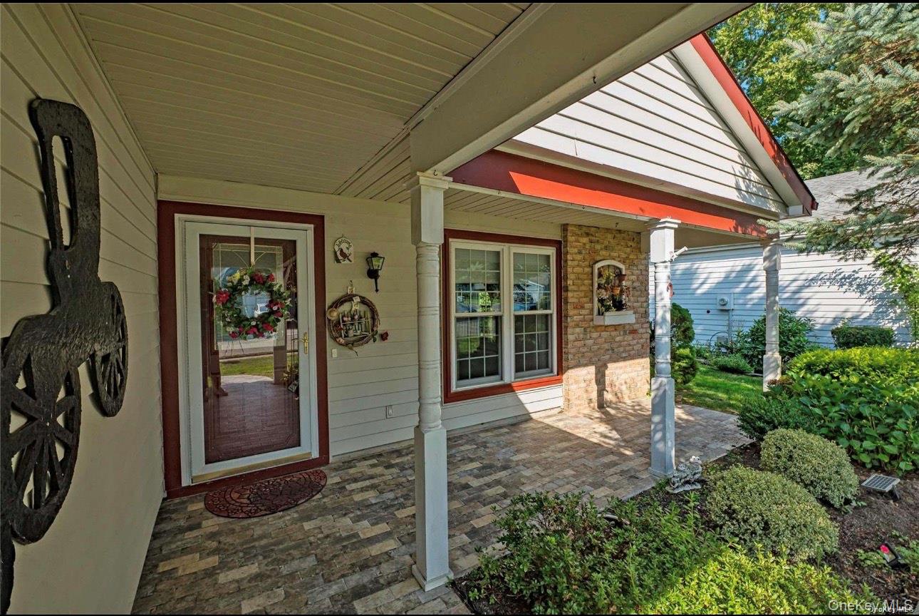 #2 photo, 2 Bedford Court, Саффолк ‖ Ridge , NY 11961