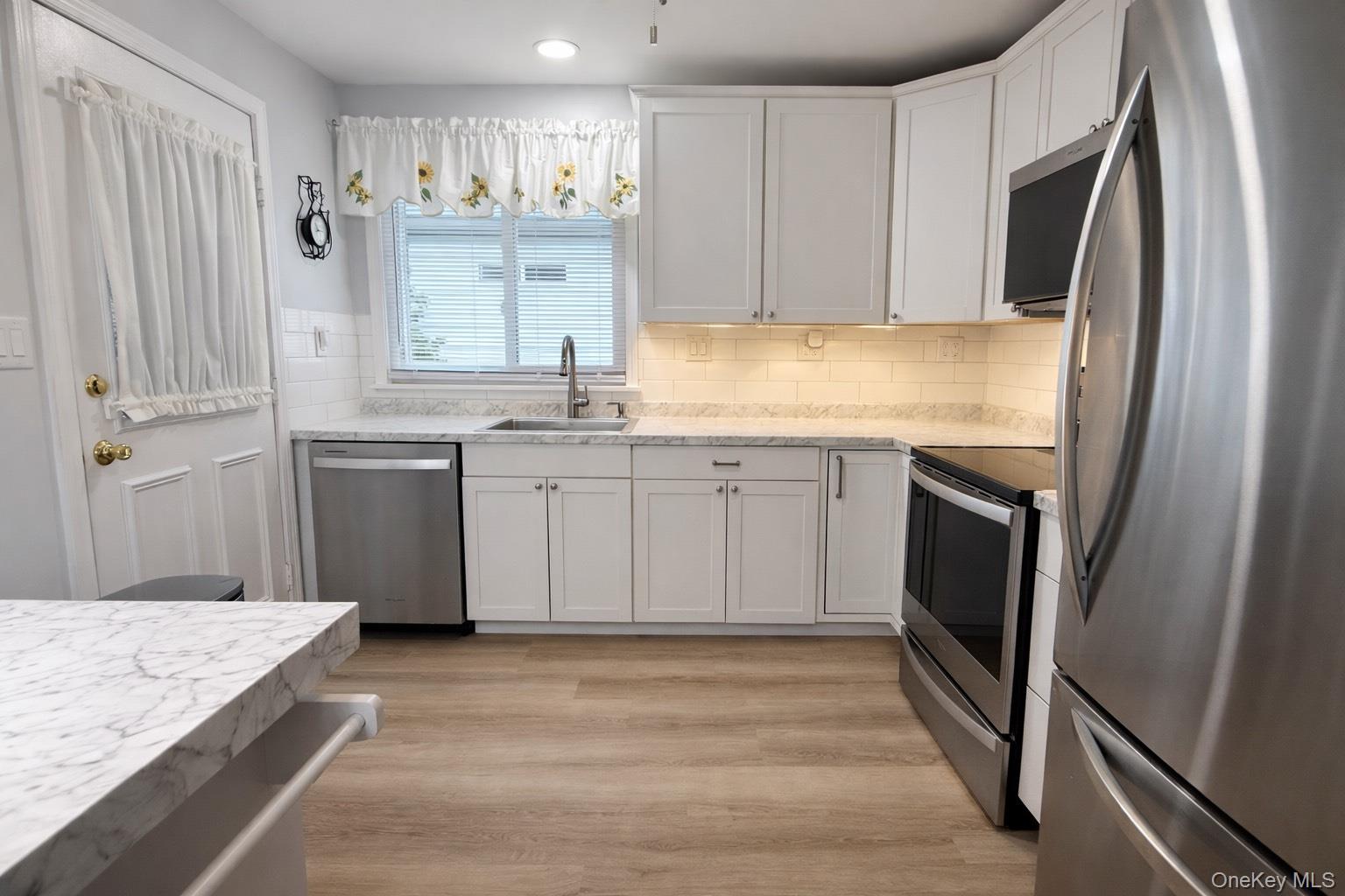 #3 photo, 2 Bedford Court, Саффолк ‖ Ridge , NY 11961