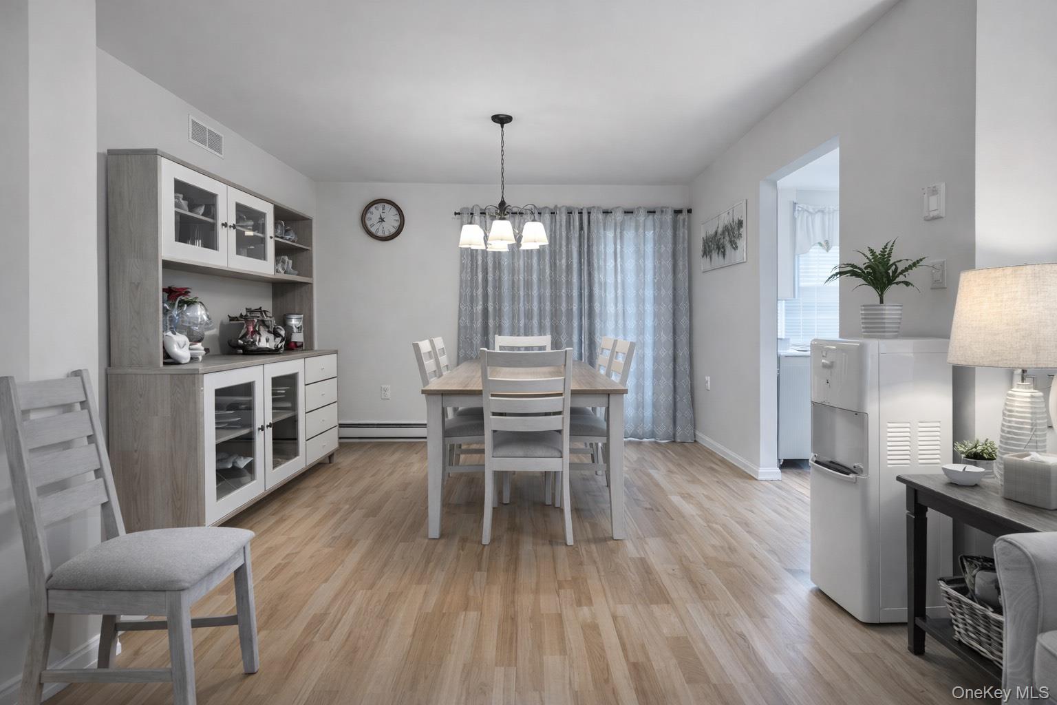 #5 photo, 2 Bedford Court, Саффолк ‖ Ridge , NY 11961