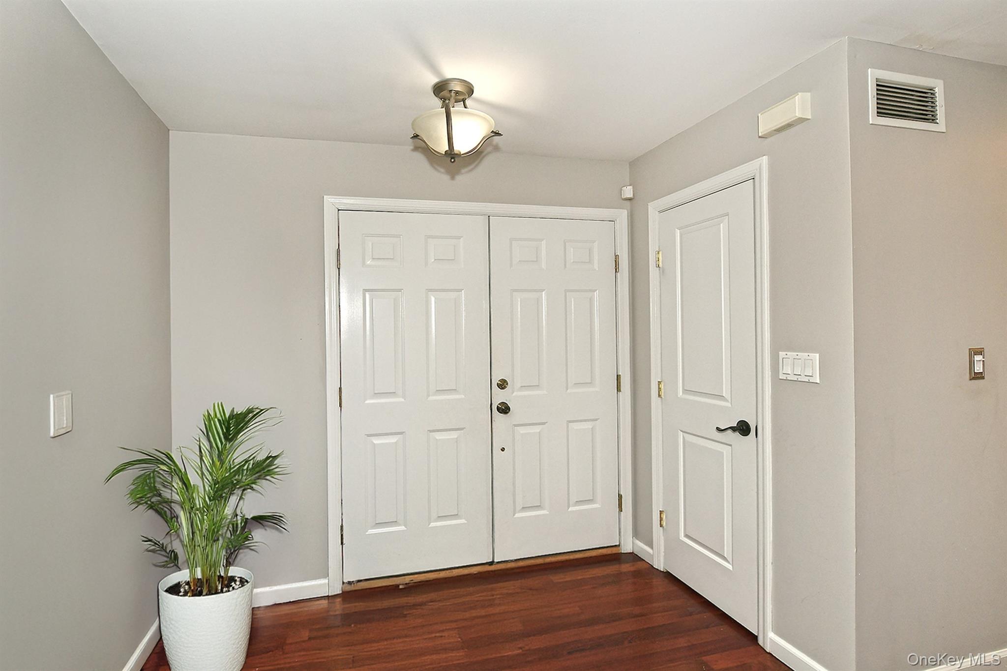 #4 photo, 11 Westfield Drive, Саффолк ‖ Centerport , NY 11721