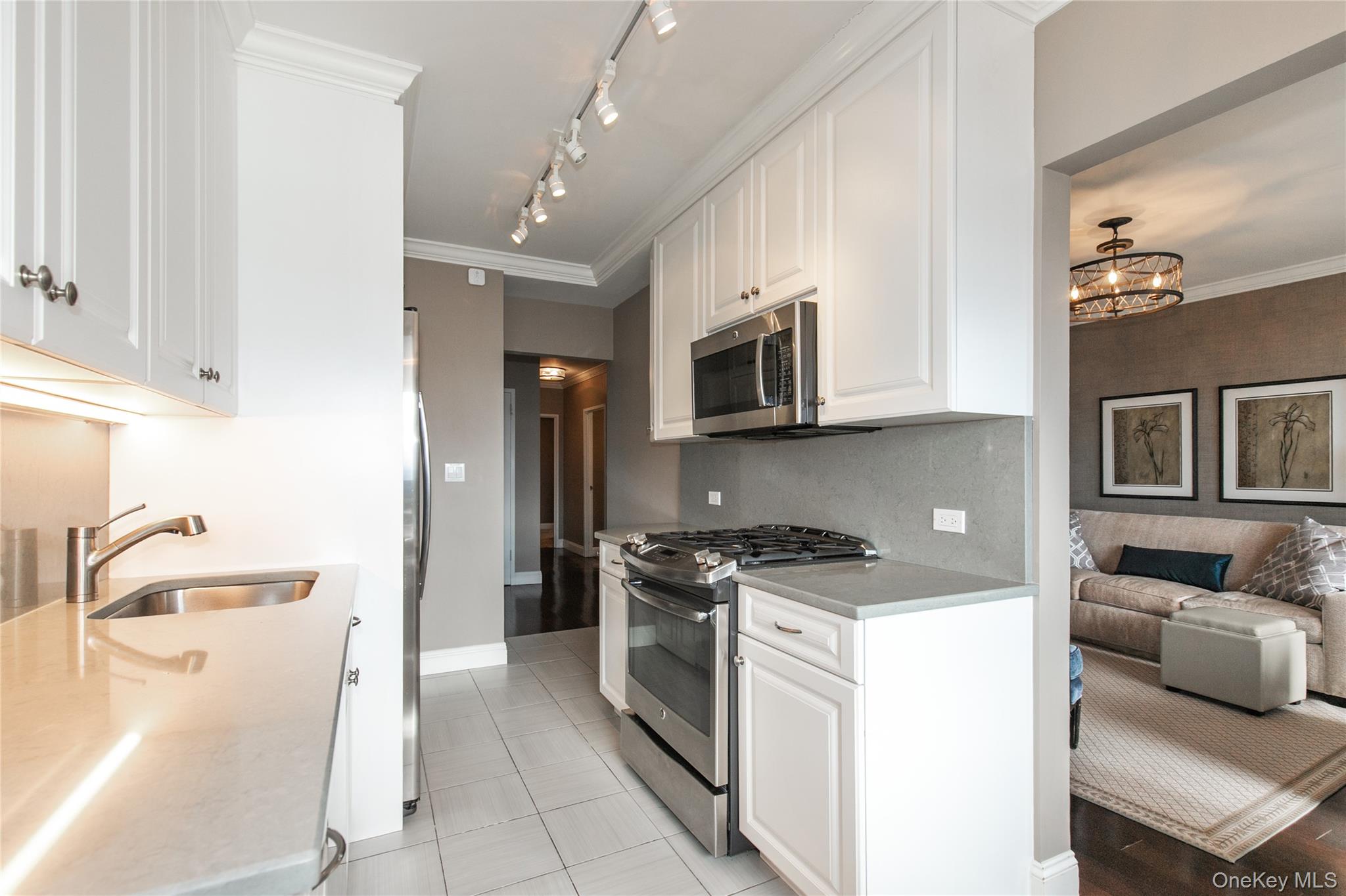 #11 photo, 269-10 GRAND CENTRAL Parkway, Floral Park , NY 11005