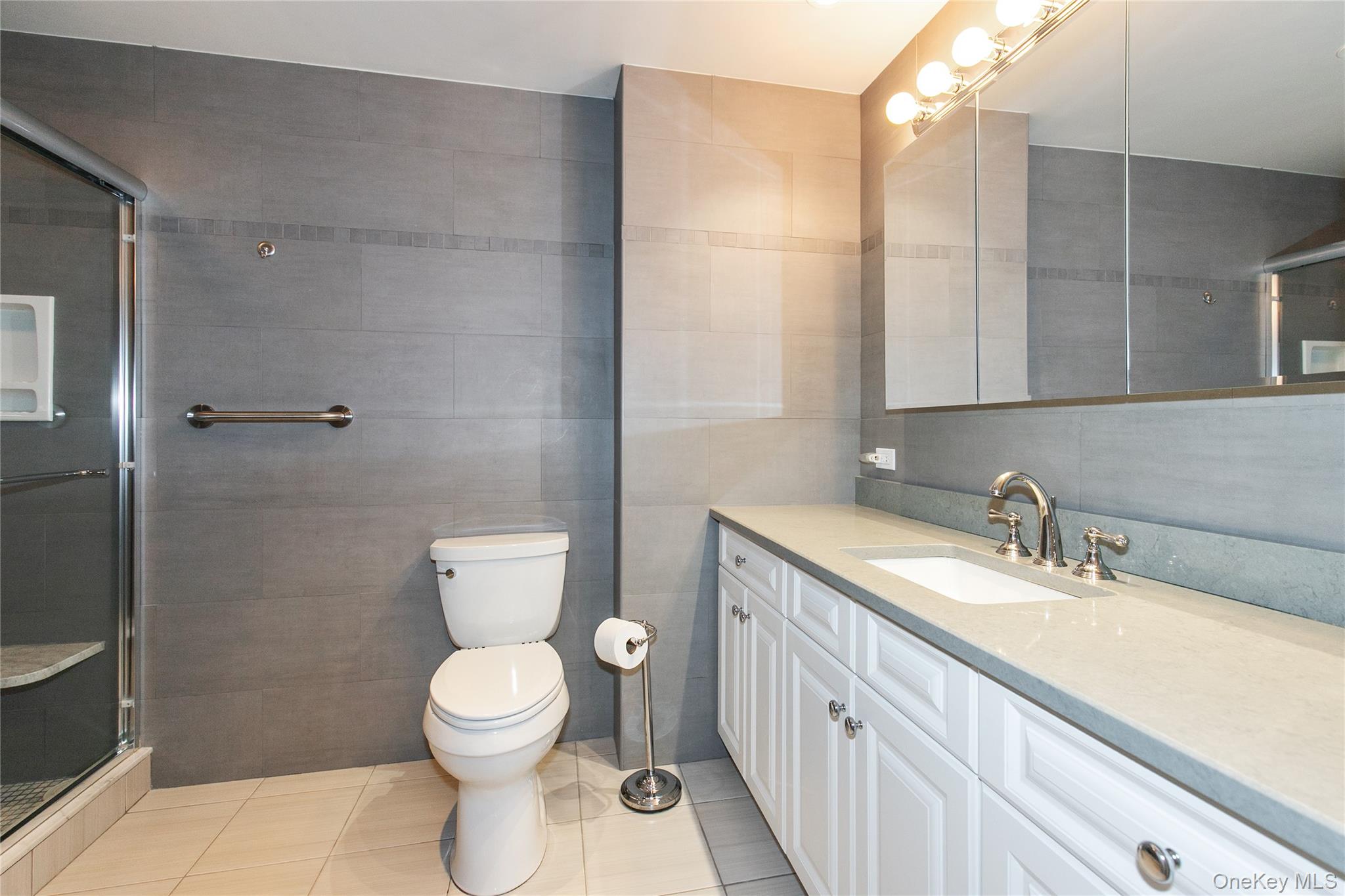 #19 photo, 269-10 GRAND CENTRAL Parkway, Floral Park , NY 11005