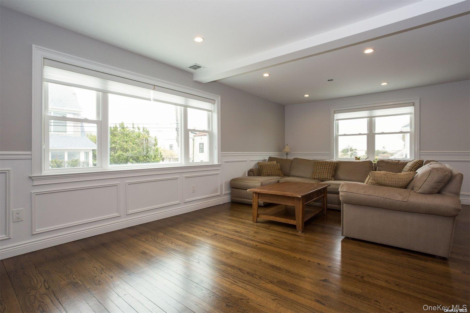 #10 photo, 44 Buxton Street, Нассау ‖ Lido Beach , NY 11561