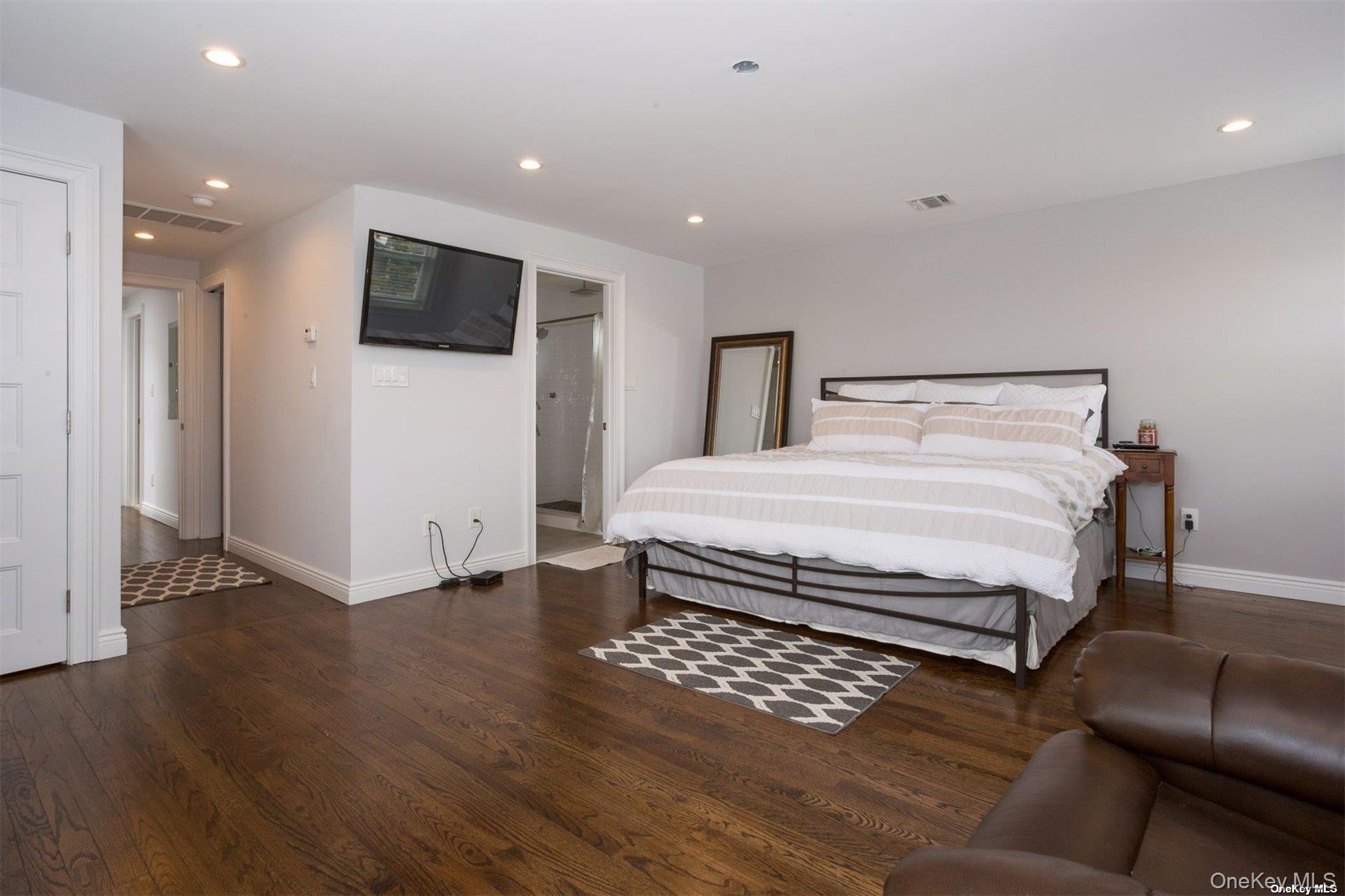 #14 photo, 44 Buxton Street, Нассау ‖ Lido Beach , NY 11561