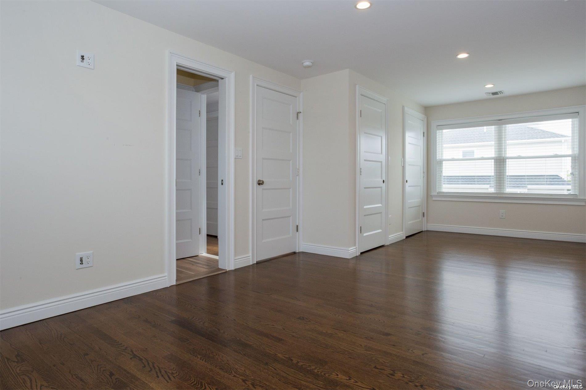 #18 photo, 44 Buxton Street, Нассау ‖ Lido Beach , NY 11561