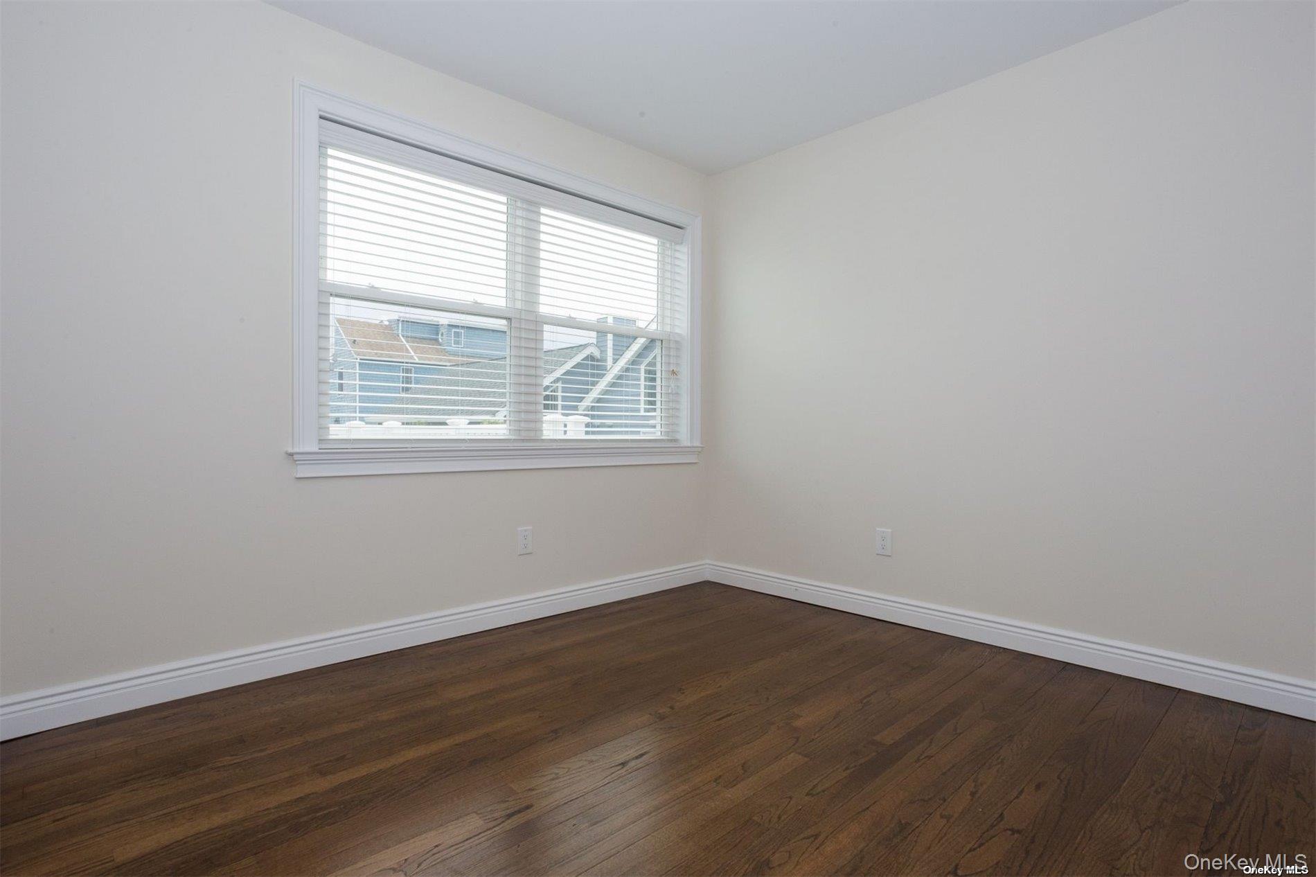 #19 photo, 44 Buxton Street, Нассау ‖ Lido Beach , NY 11561