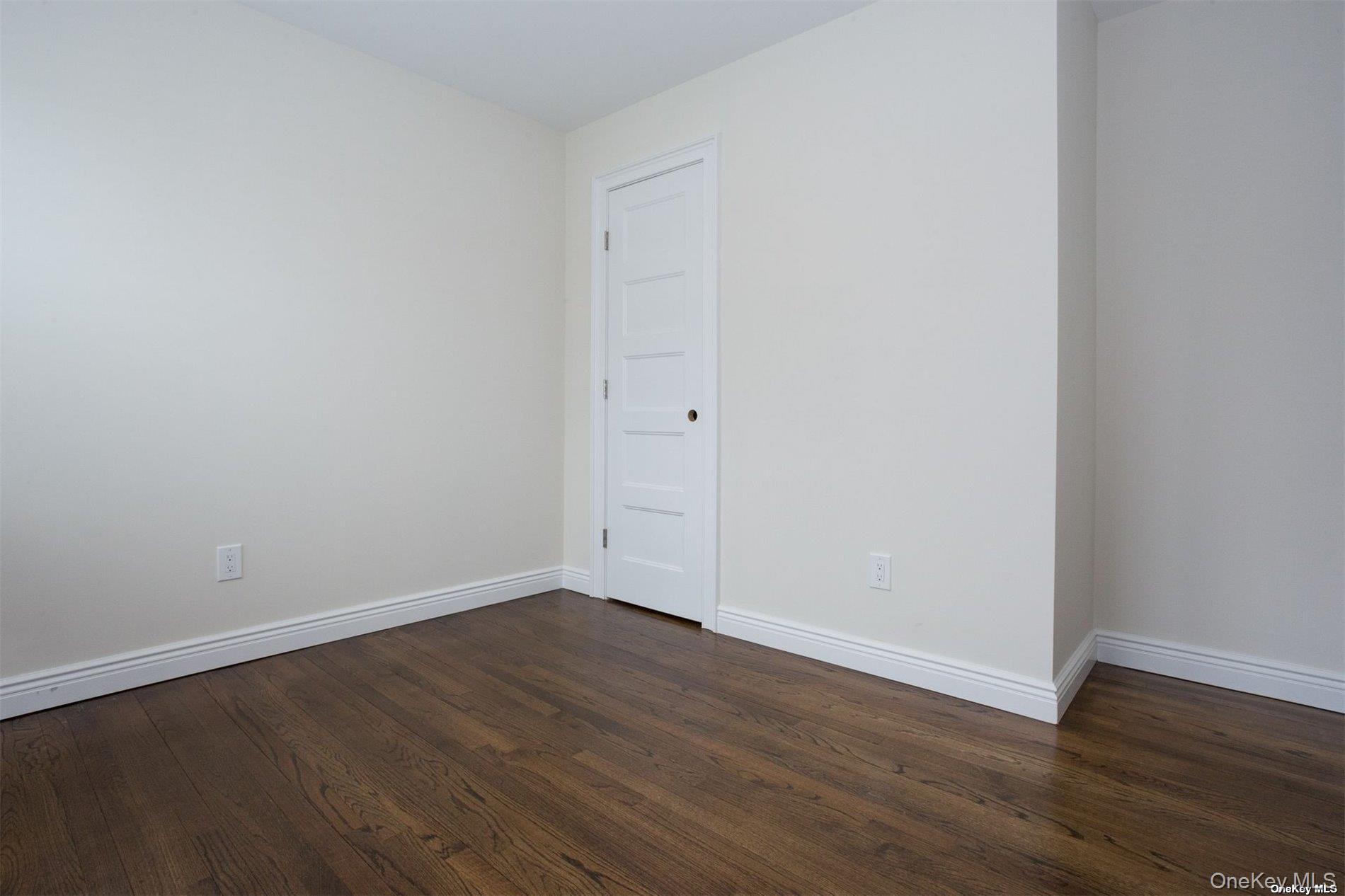 #20 photo, 44 Buxton Street, Нассау ‖ Lido Beach , NY 11561