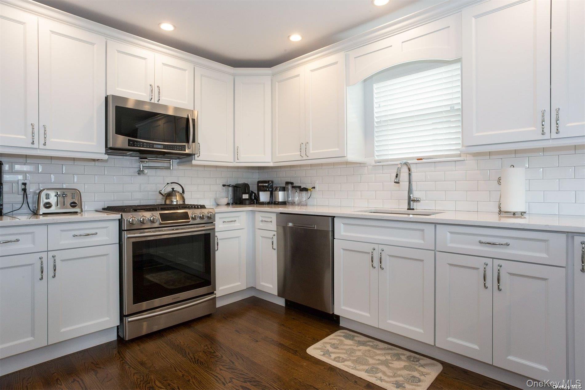 #5 photo, 44 Buxton Street, Нассау ‖ Lido Beach , NY 11561