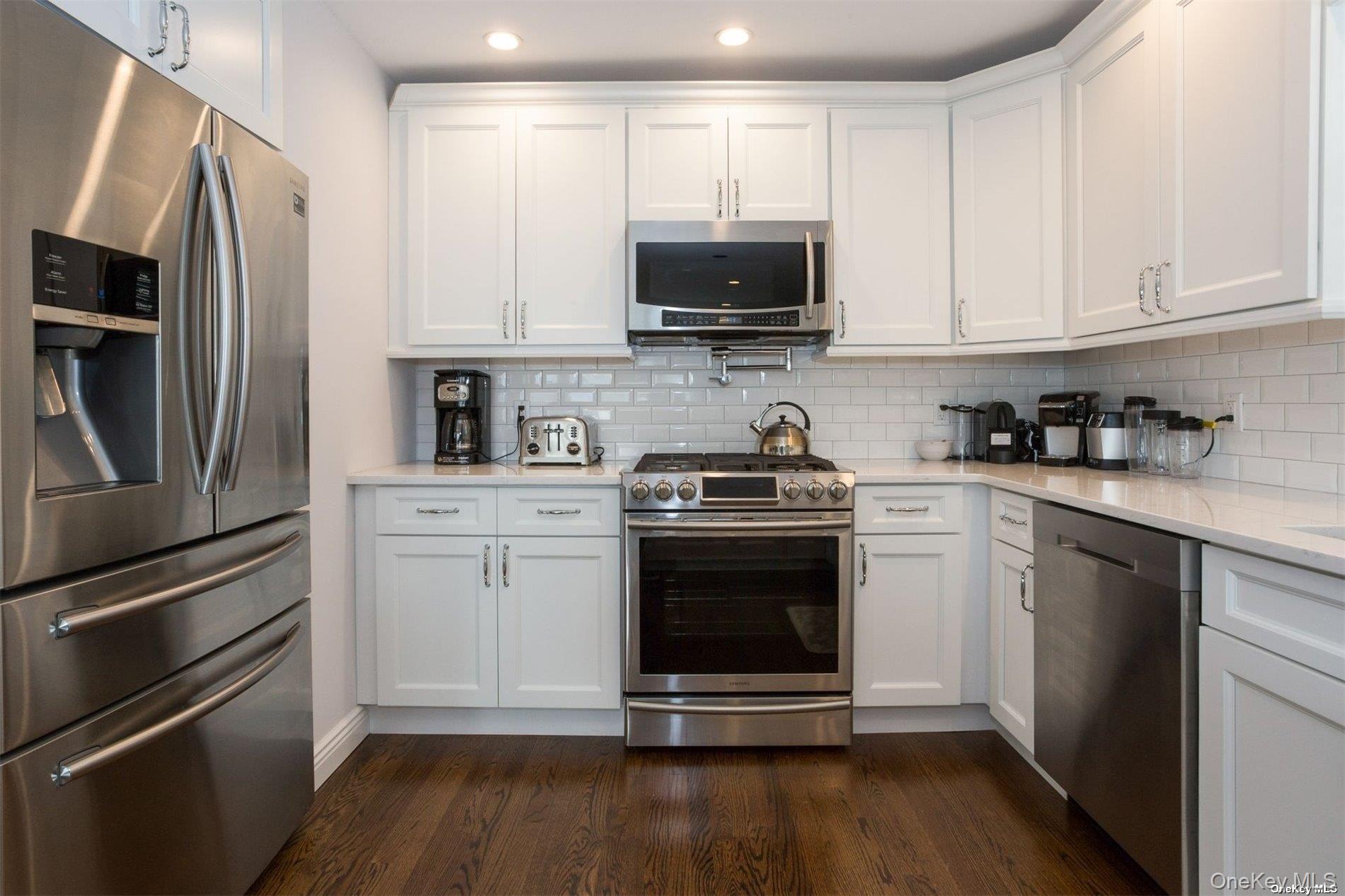 #6 photo, 44 Buxton Street, Нассау ‖ Lido Beach , NY 11561