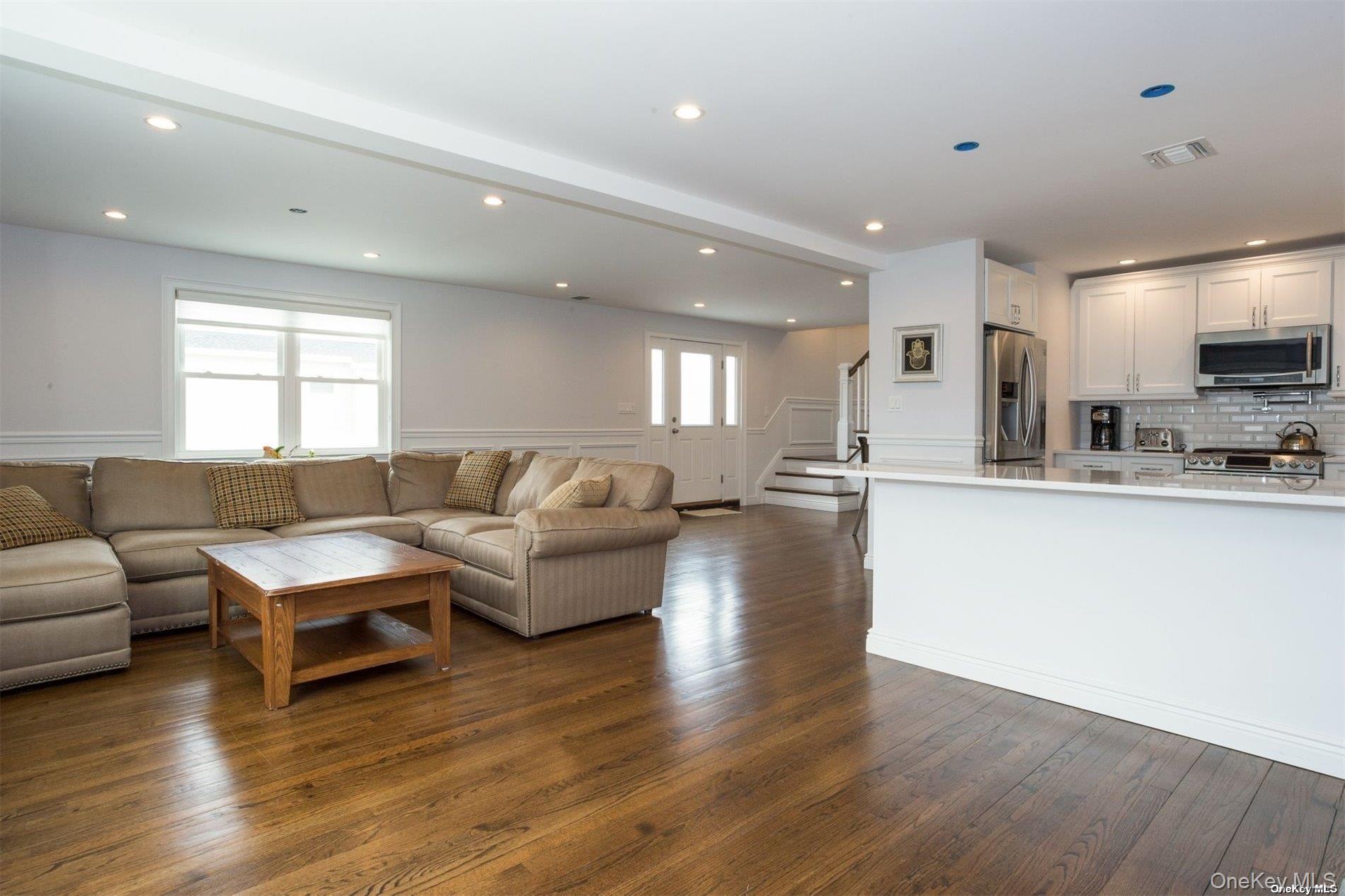 #9 photo, 44 Buxton Street, Нассау ‖ Lido Beach , NY 11561