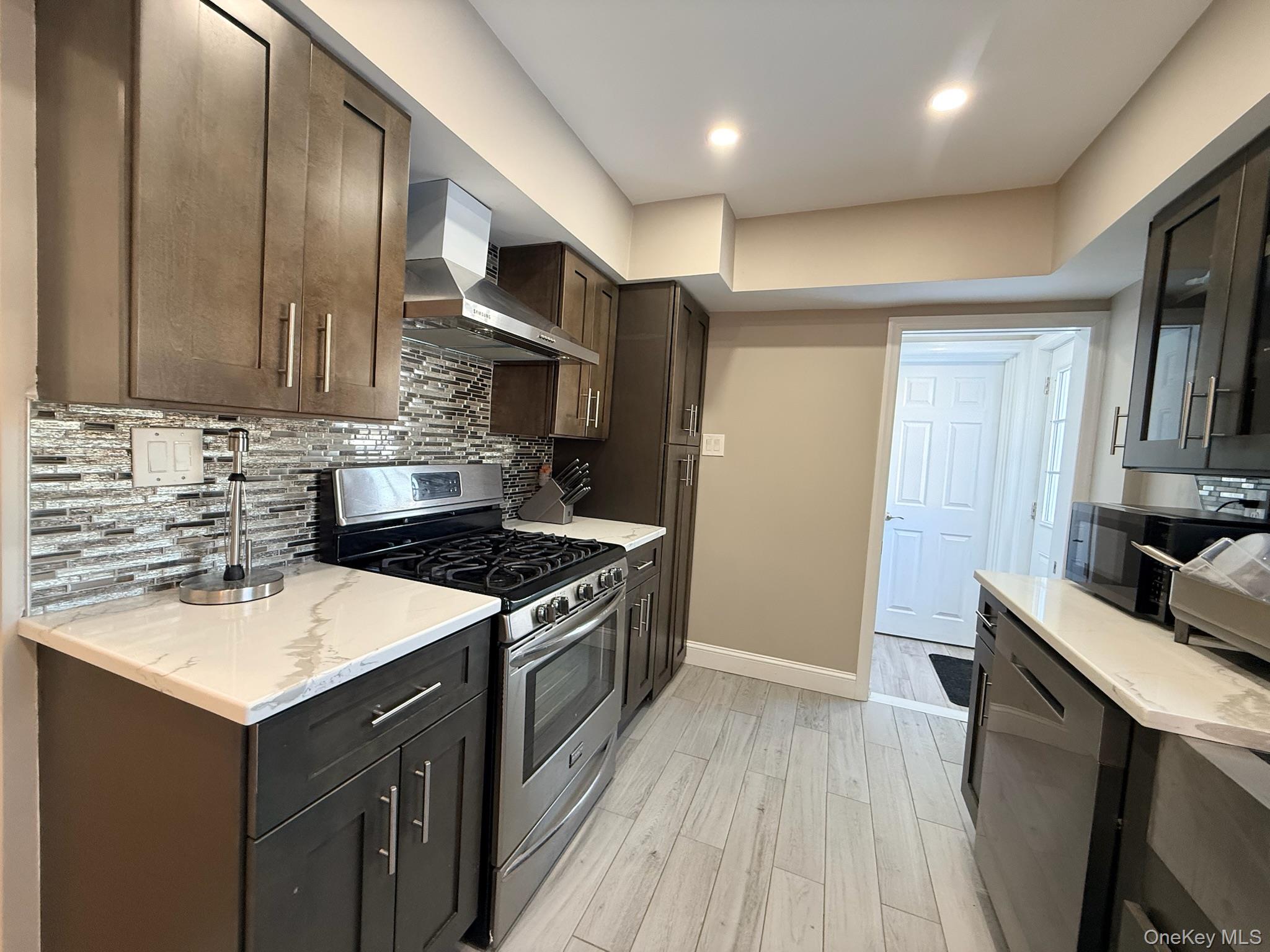 #15 photo, 201 Sydney Avenue, Нассау ‖ Malverne , NY 11565