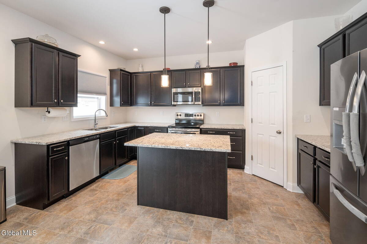 #16 photo, 1 Cove Road, Colonie , NY 12047