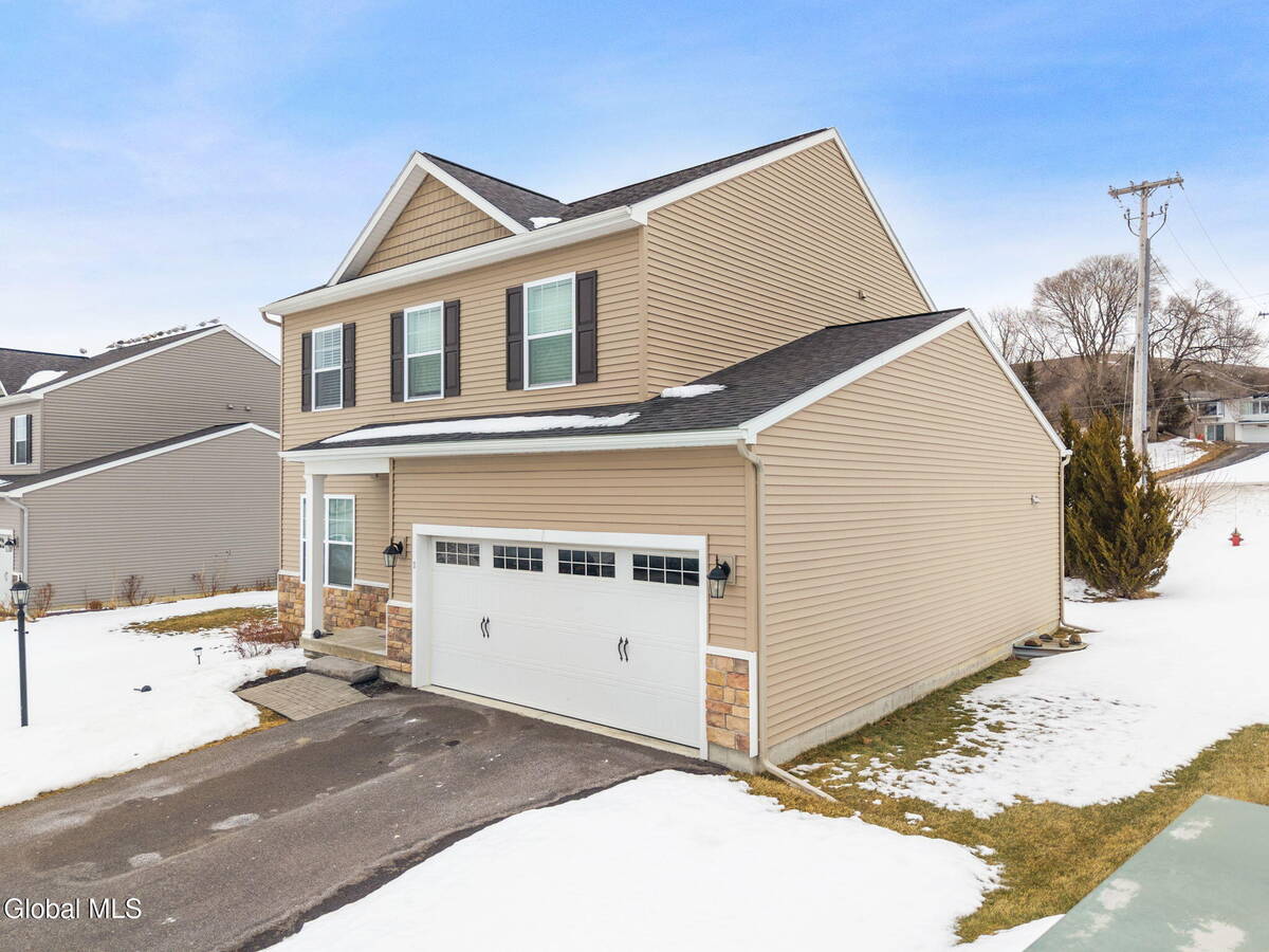 #3 photo, 1 Cove Road, Colonie , NY 12047