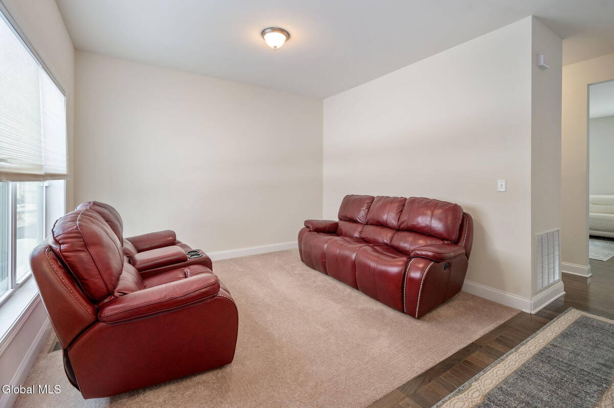 #5 photo, 1 Cove Road, Colonie , NY 12047