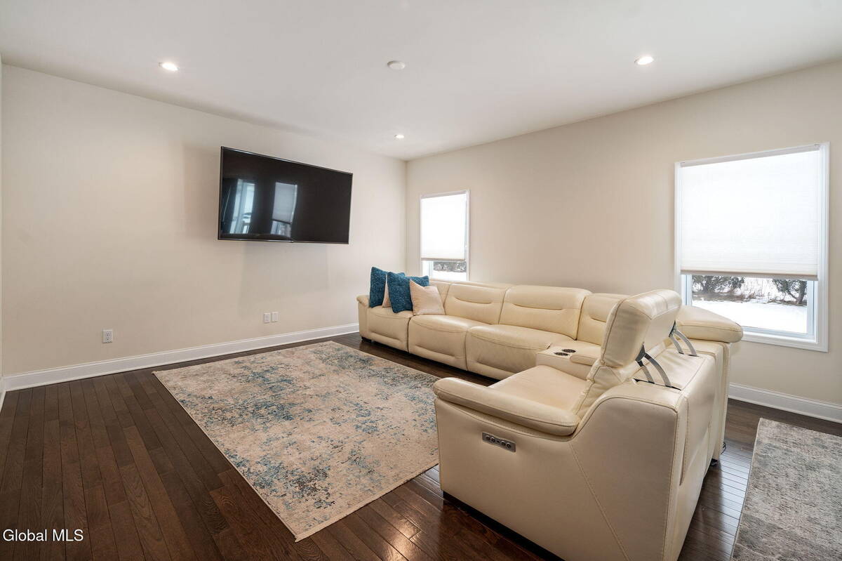 #7 photo, 1 Cove Road, Colonie , NY 12047