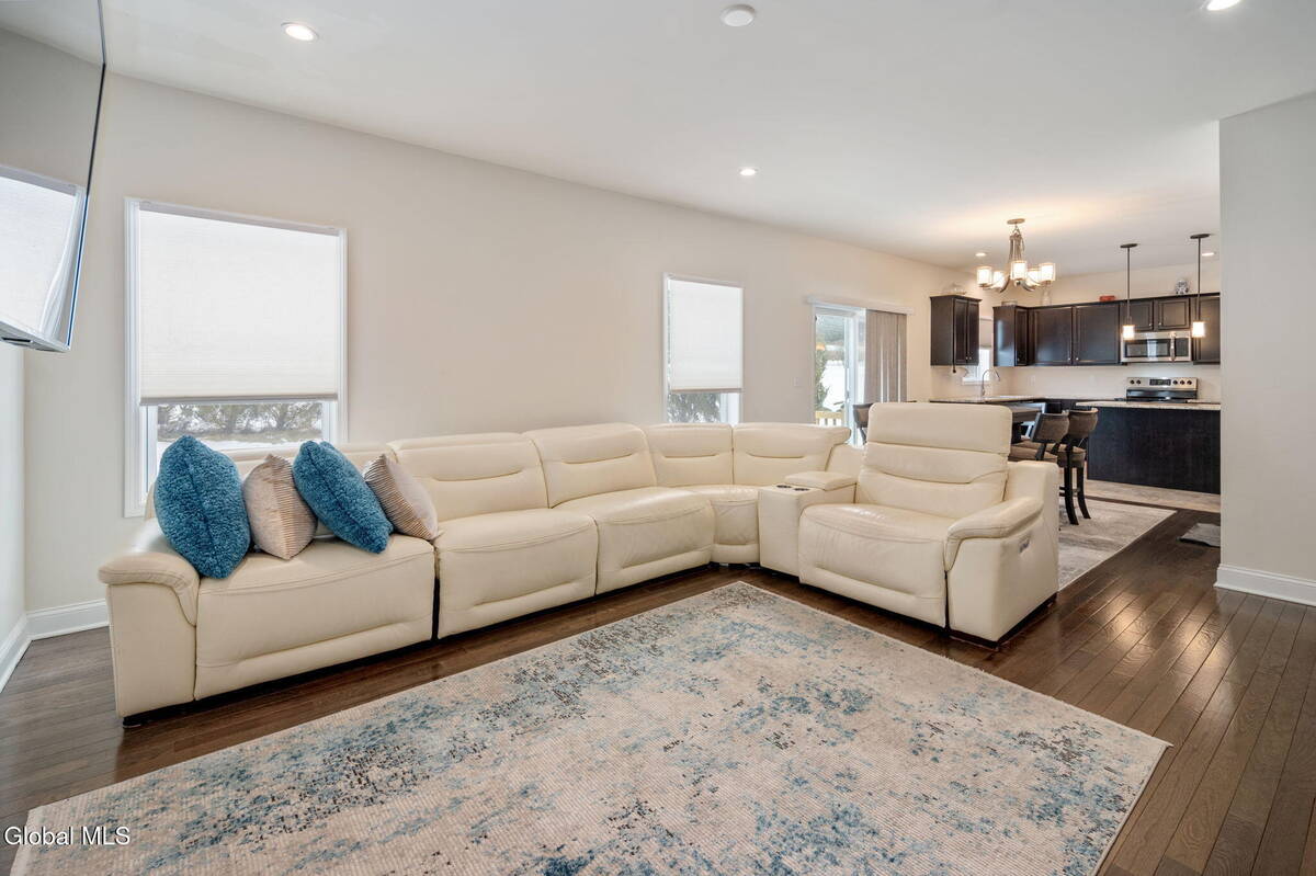 #8 photo, 1 Cove Road, Colonie , NY 12047