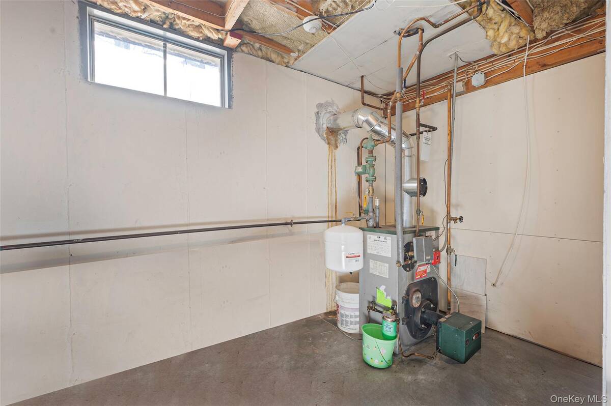 #28 photo, 126 Floyd Road, מחוז סאפוק Shirley , NY 11967