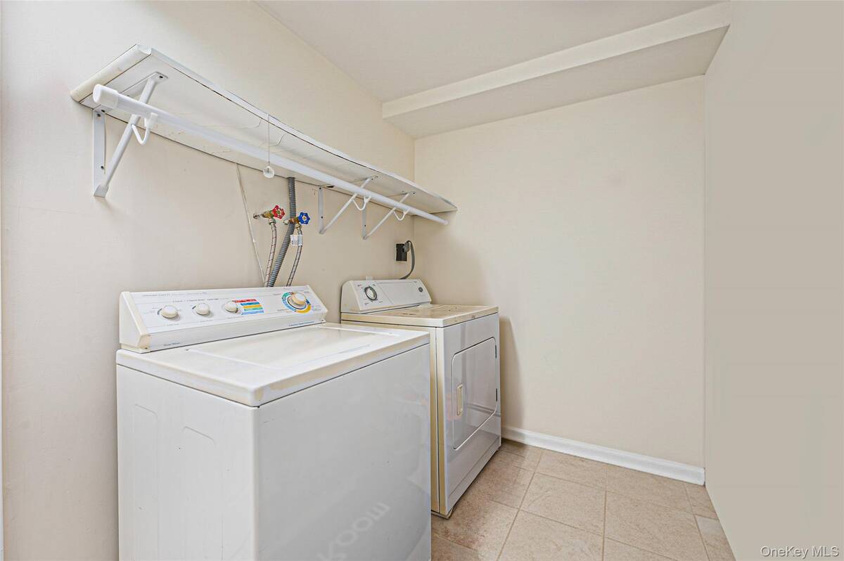 #29 photo, 126 Floyd Road, מחוז סאפוק Shirley , NY 11967