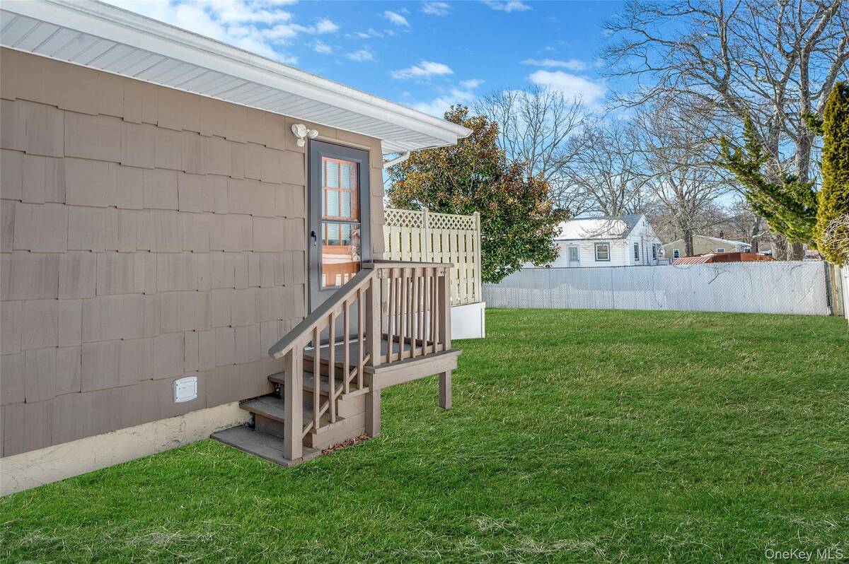 #30 photo, 126 Floyd Road, מחוז סאפוק Shirley , NY 11967