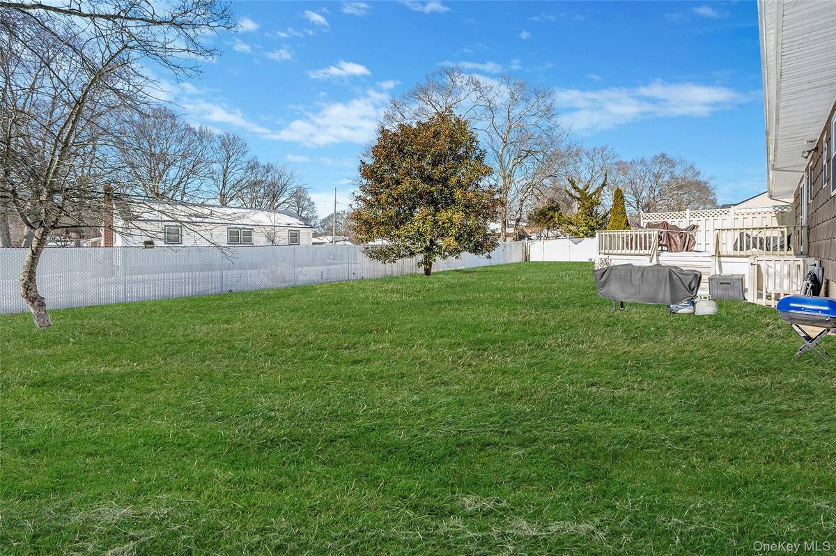 #34 photo, 126 Floyd Road, מחוז סאפוק Shirley , NY 11967