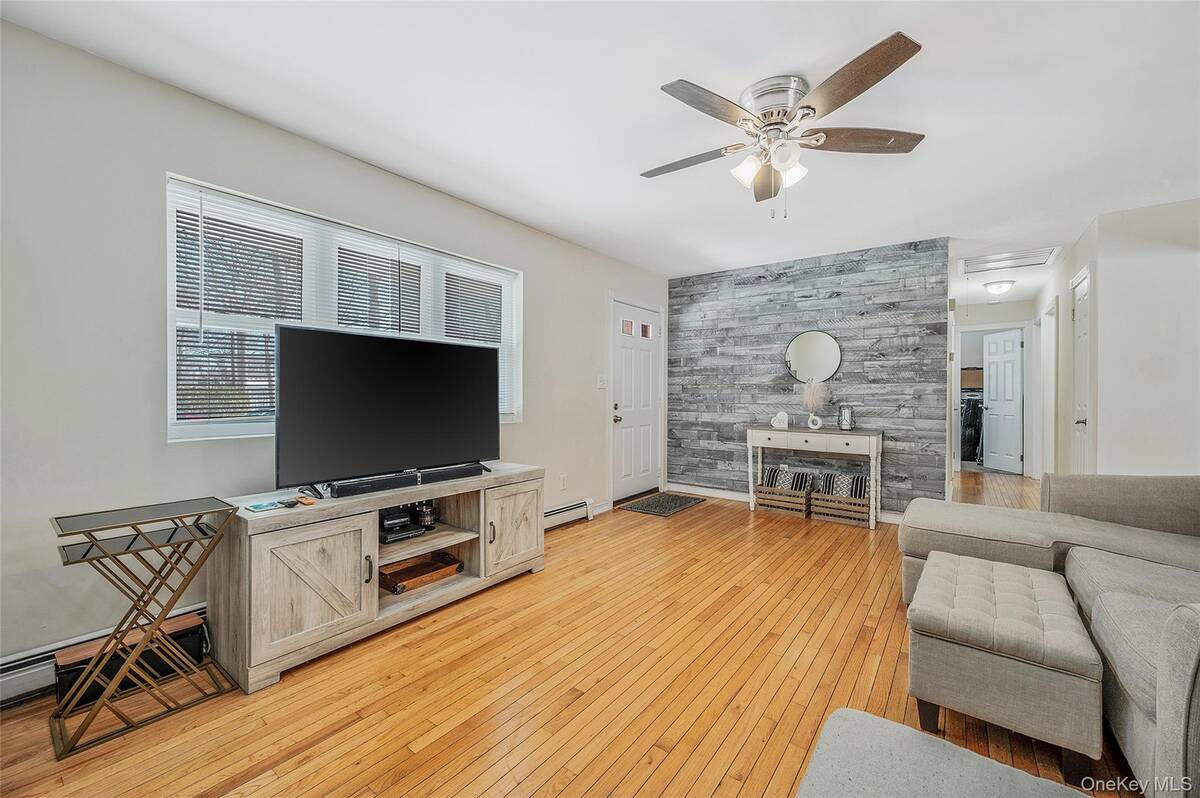 #6 photo, 126 Floyd Road, מחוז סאפוק Shirley , NY 11967