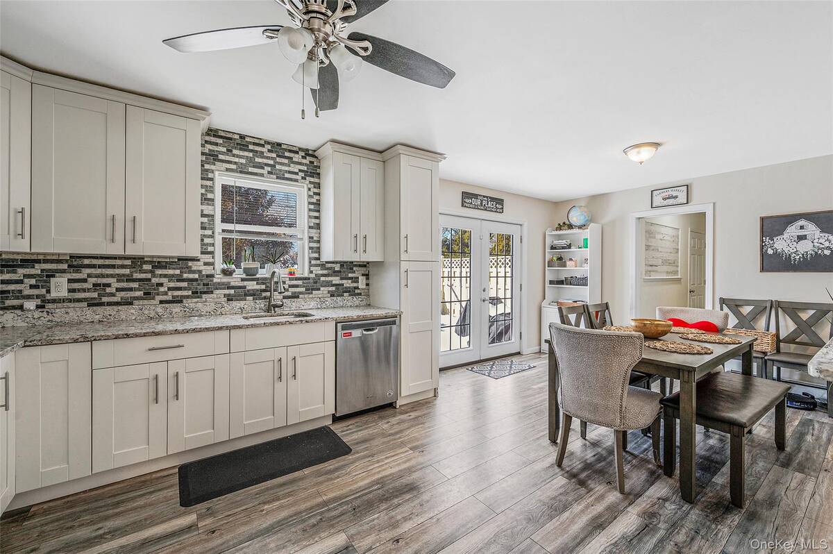 #7 photo, 126 Floyd Road, מחוז סאפוק Shirley , NY 11967