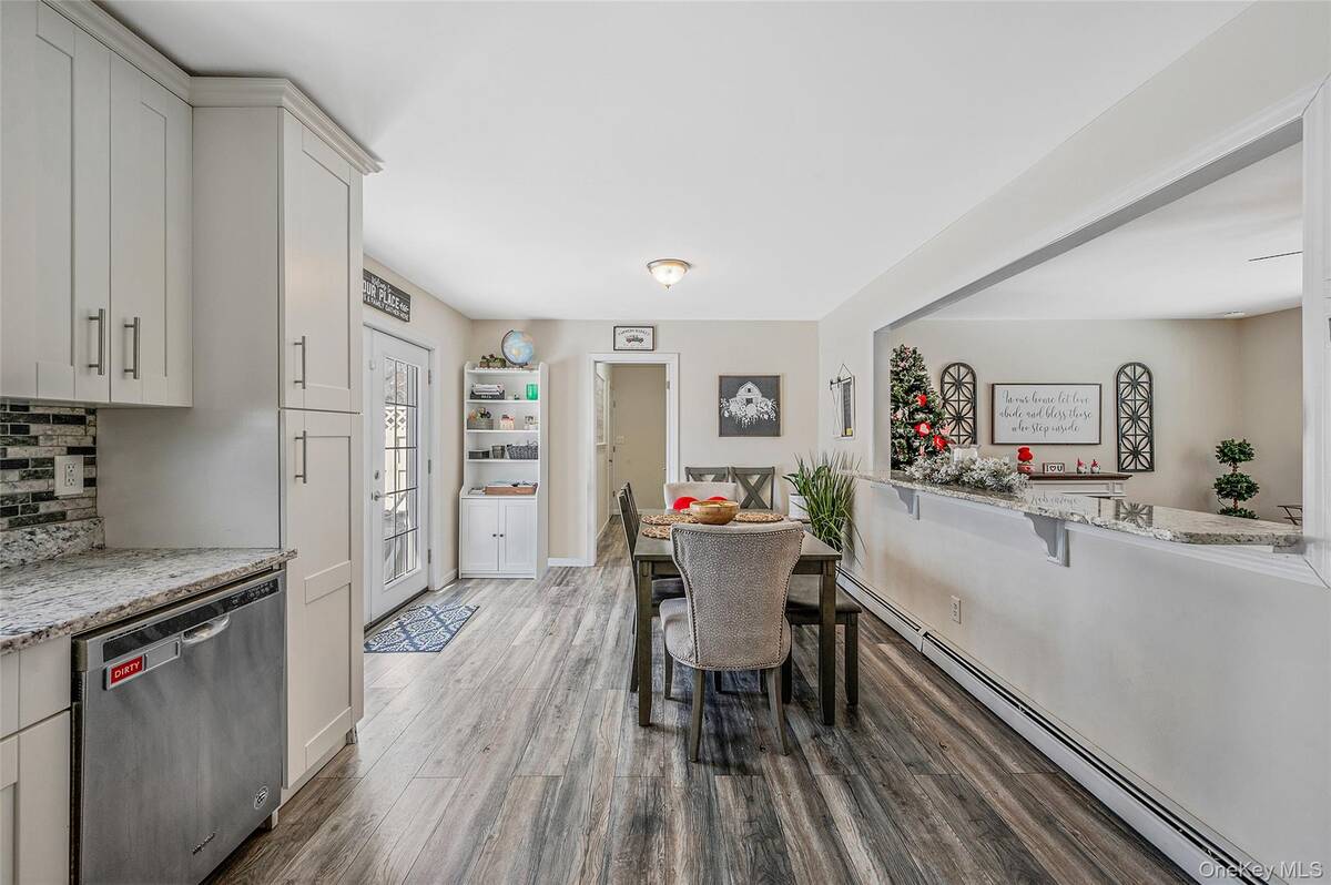 #8 photo, 126 Floyd Road, מחוז סאפוק Shirley , NY 11967