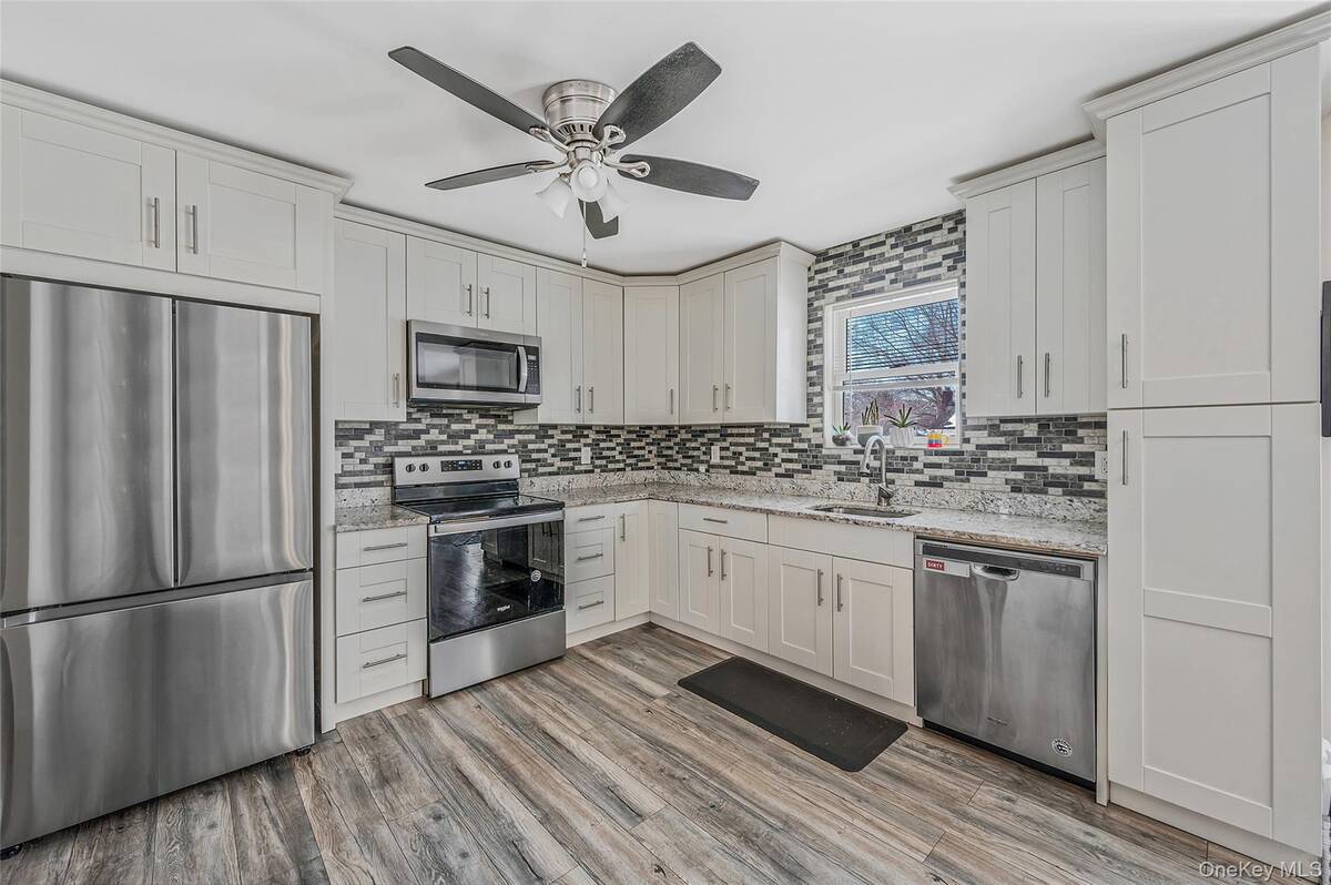 #9 photo, 126 Floyd Road, מחוז סאפוק Shirley , NY 11967