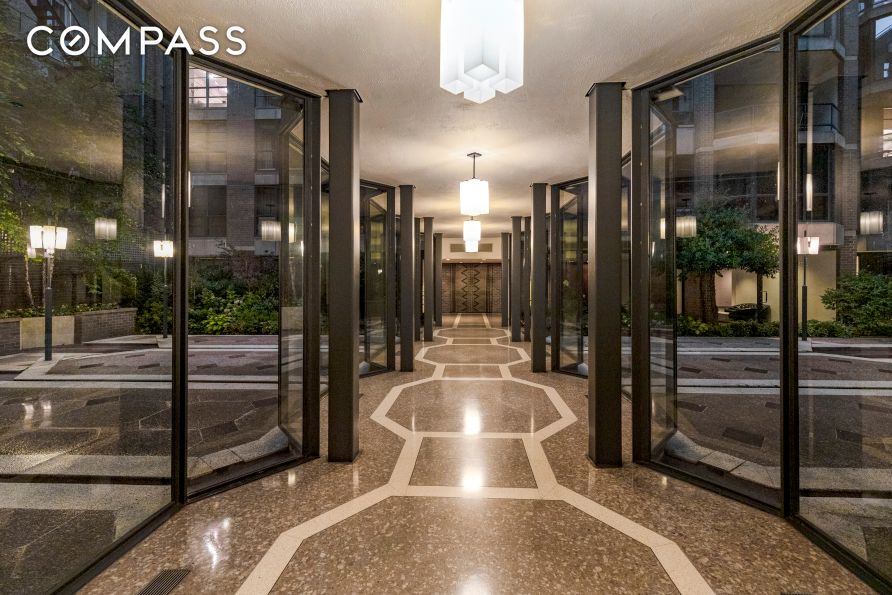 #18 photo, 37 W 12th Street, Greenwich Village , NY 10011