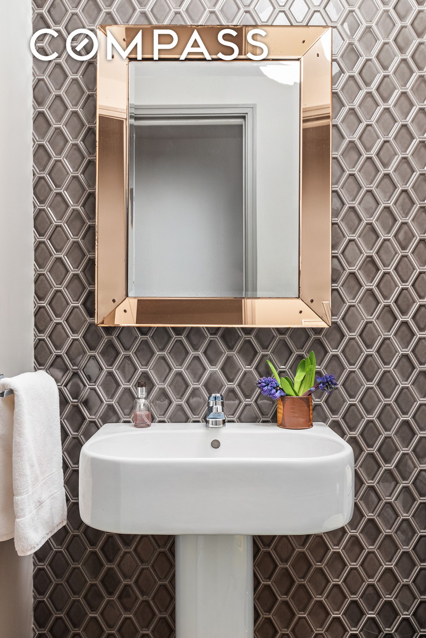 #9 photo, 37 W 12th Street, Greenwich Village , NY 10011