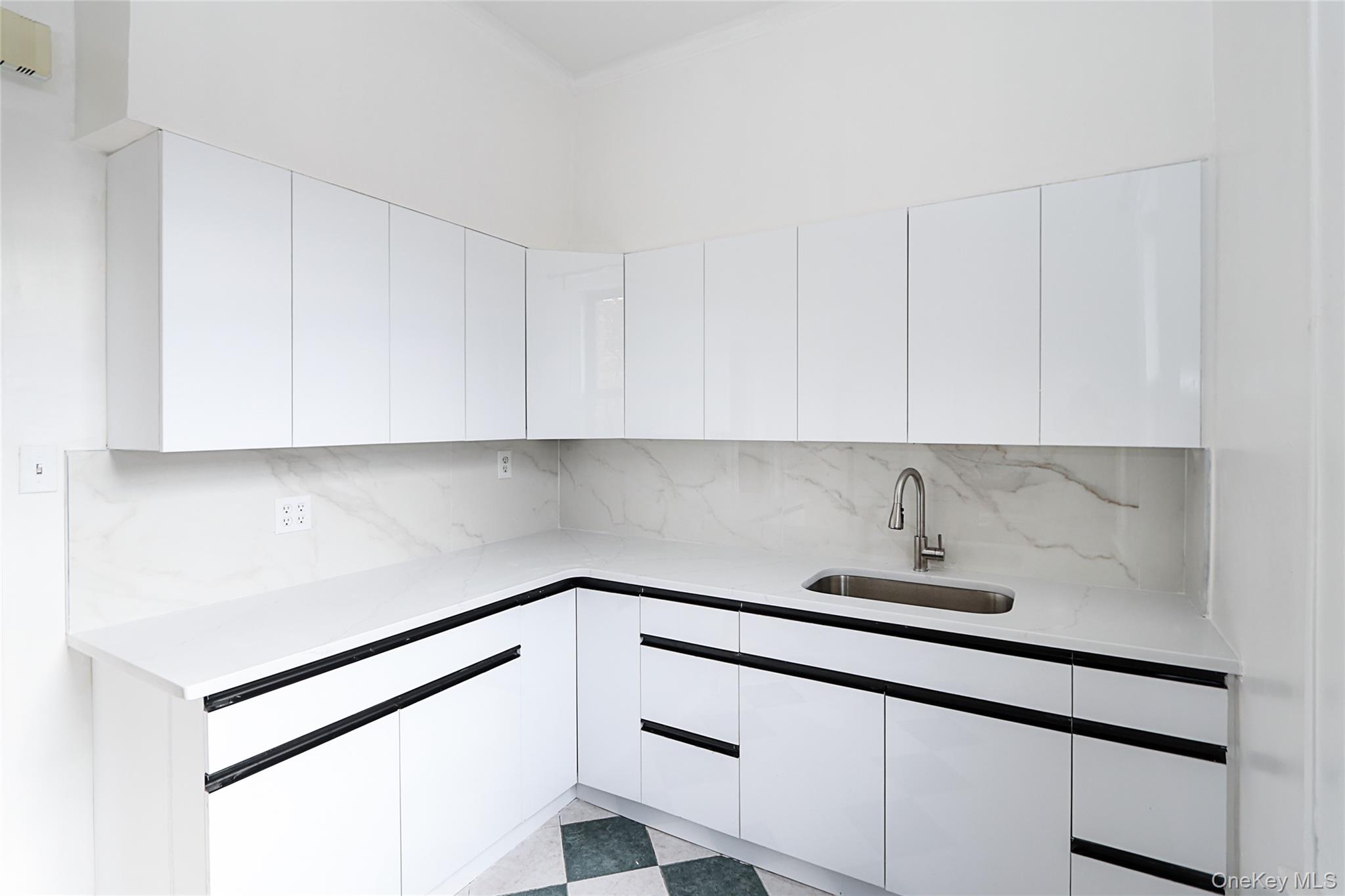 #11 photo, 11525 Metropolitan Avenue, Kew Gardens , NY 11418