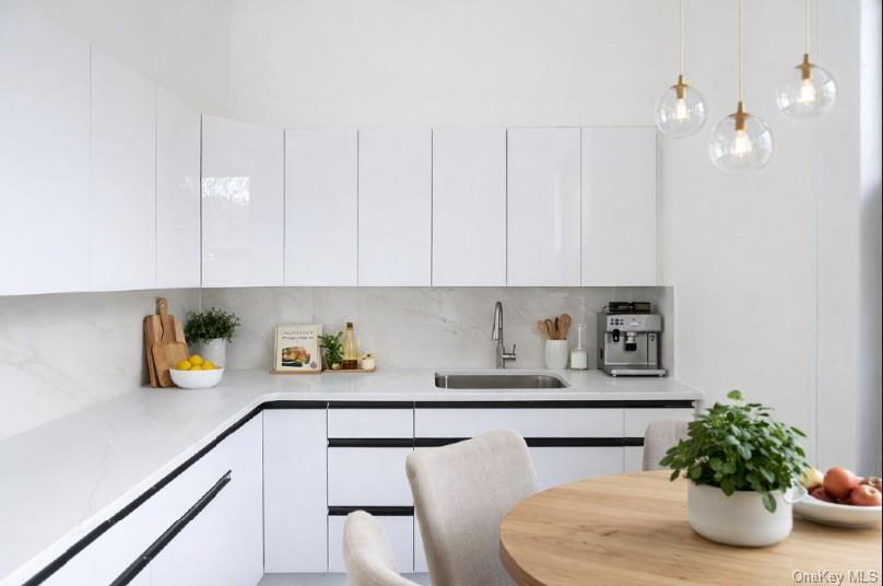 #8 photo, 11525 Metropolitan Avenue, Kew Gardens , NY 11418