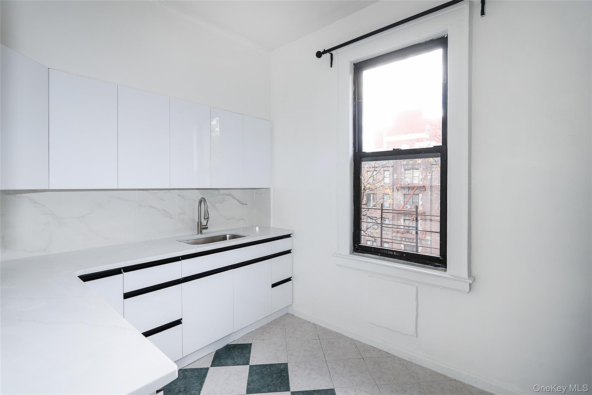 #9 photo, 11525 Metropolitan Avenue, Kew Gardens , NY 11418