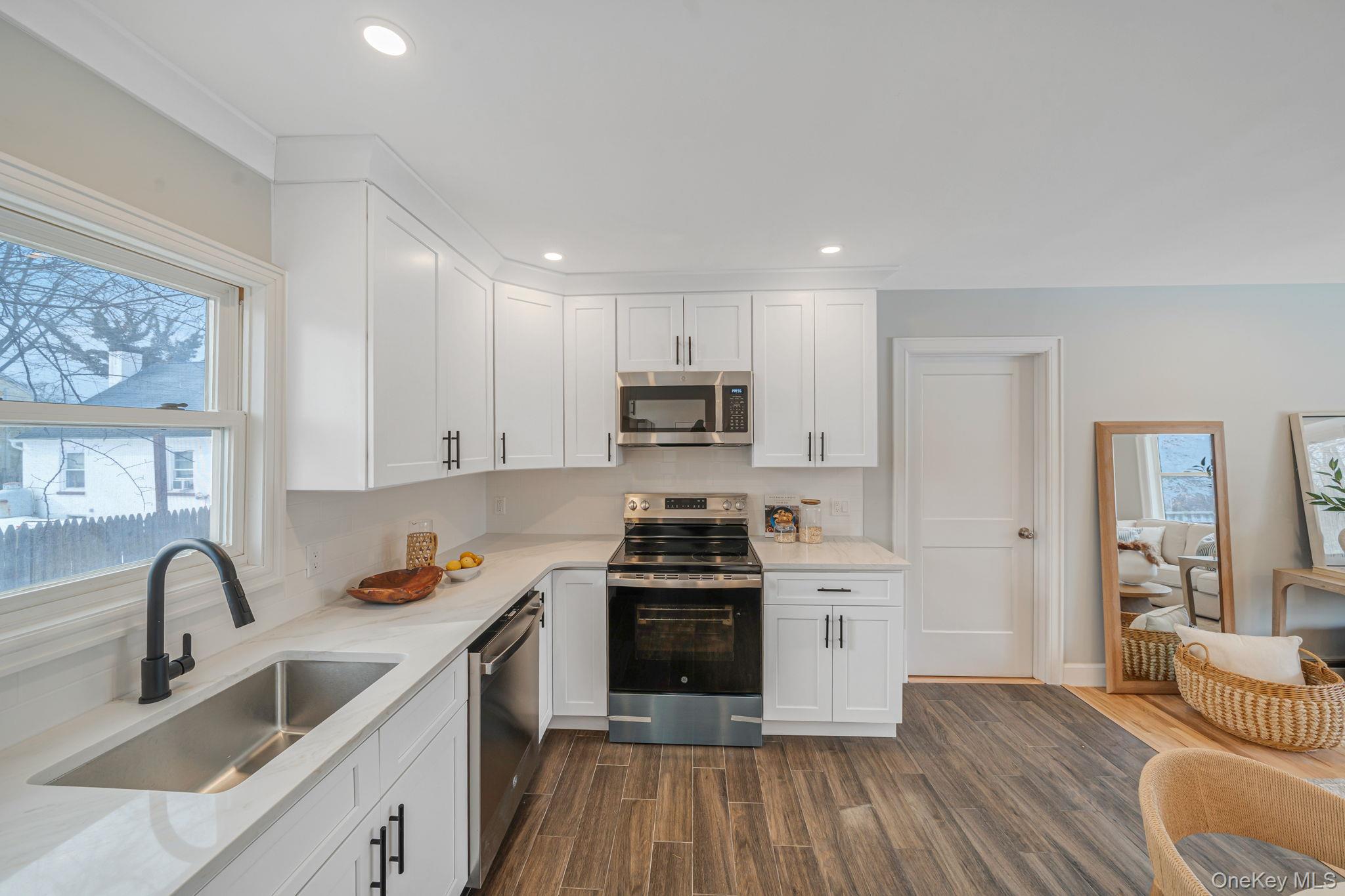 #10 photo, 4902 Express Drive, Саффолк ‖ Ronkonkoma , NY 11779