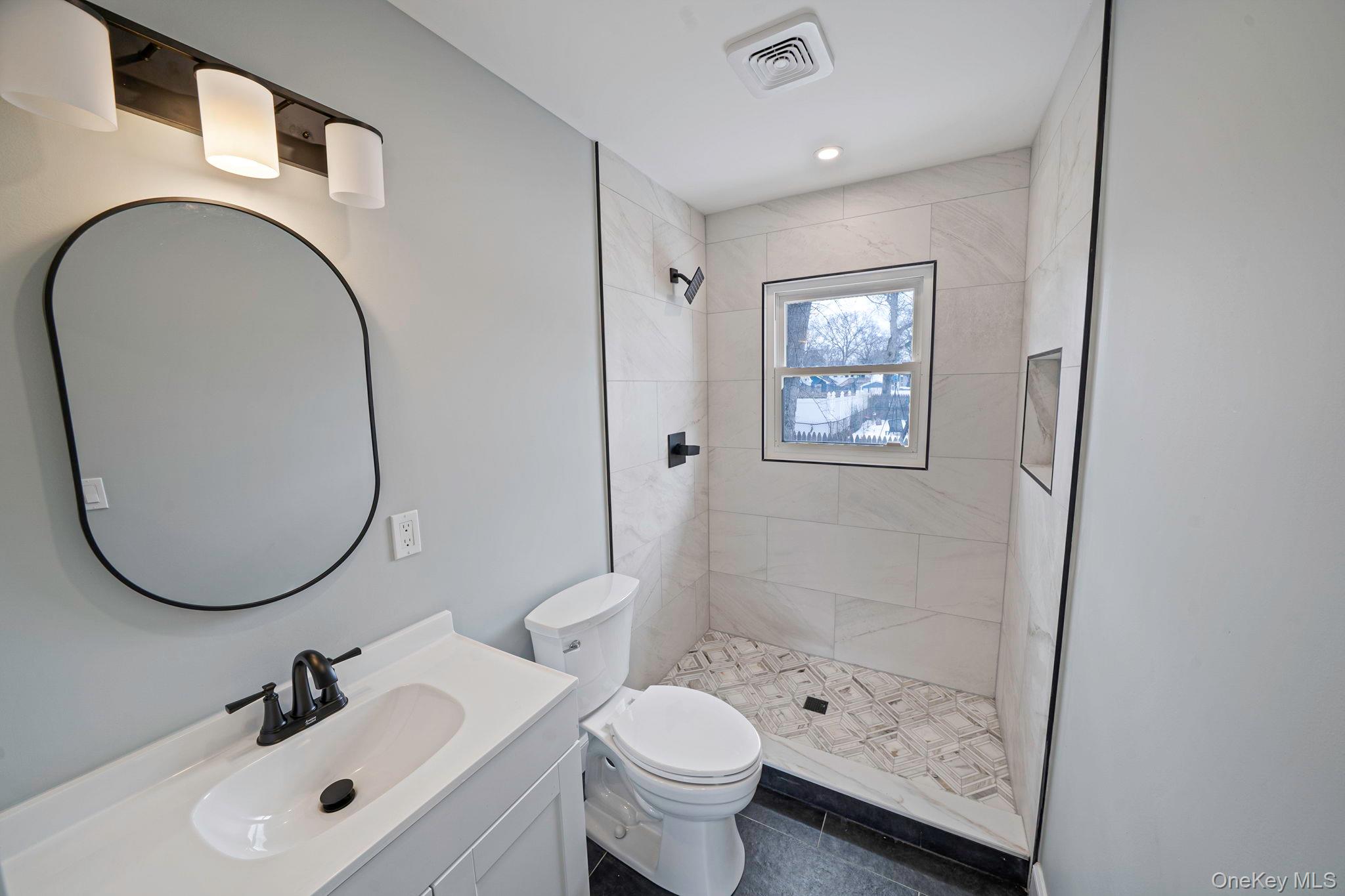 #14 photo, 4902 Express Drive, Саффолк ‖ Ronkonkoma , NY 11779