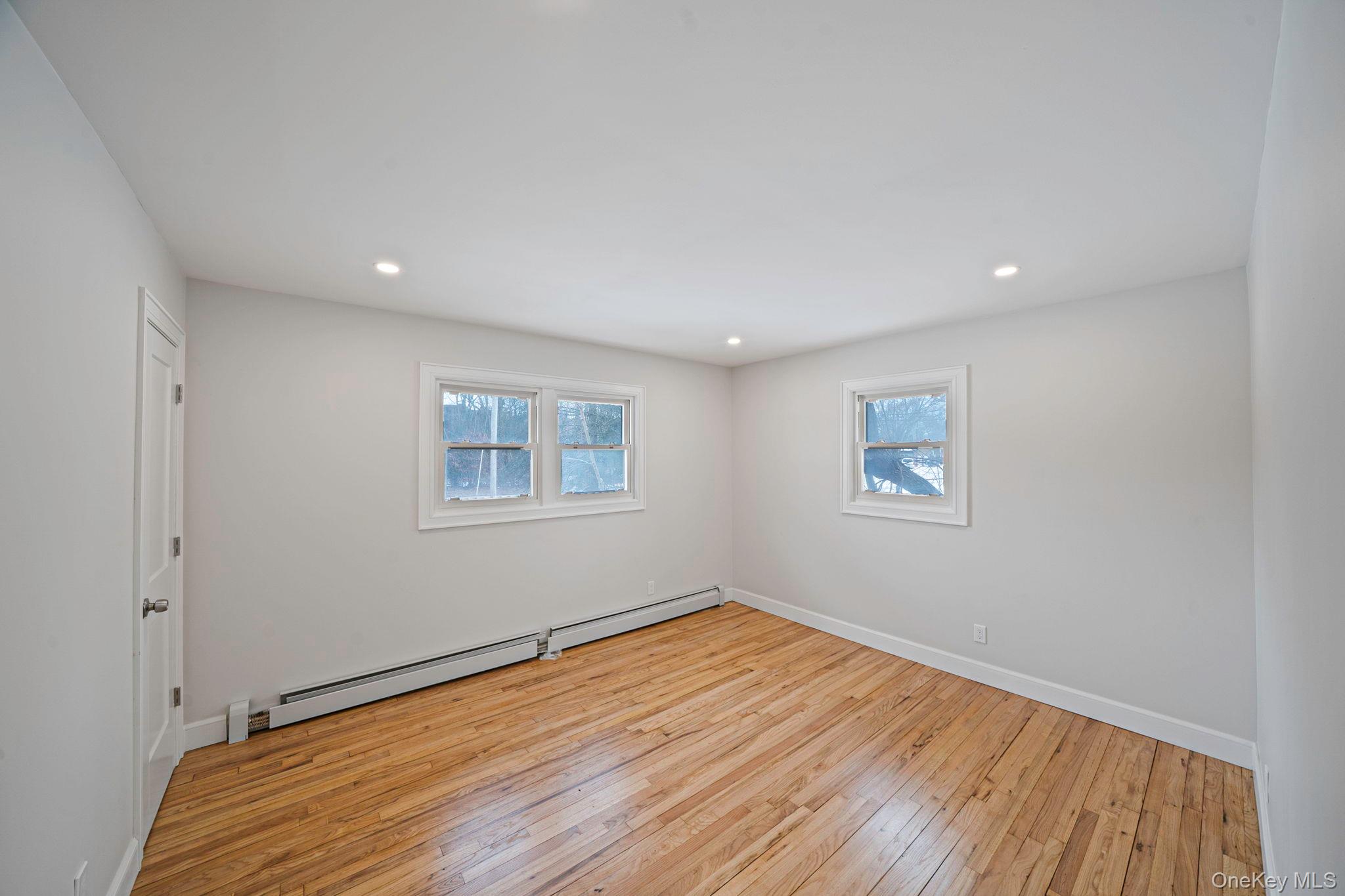 #15 photo, 4902 Express Drive, Саффолк ‖ Ronkonkoma , NY 11779